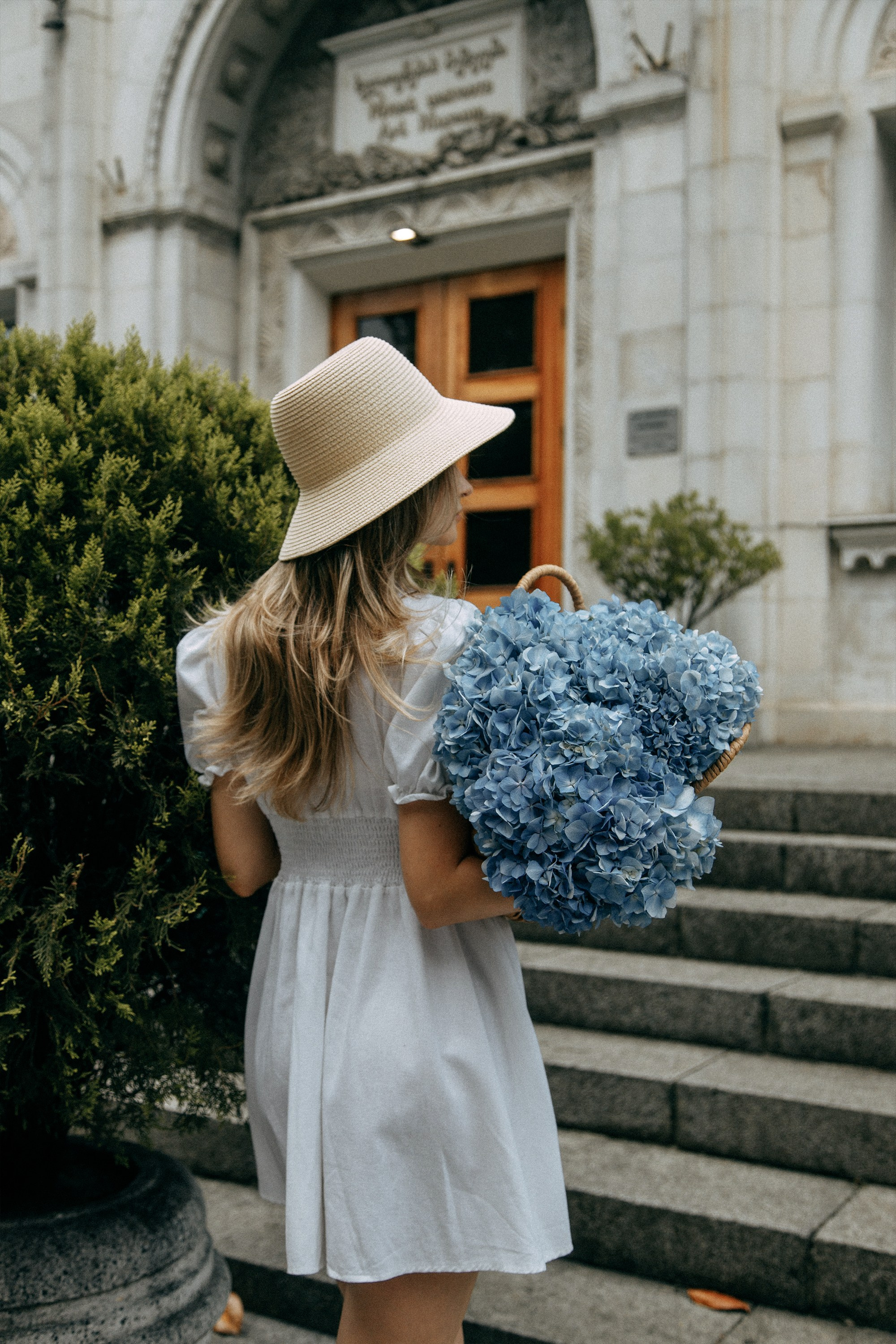 Фотосессия с гортензиями в Батуми