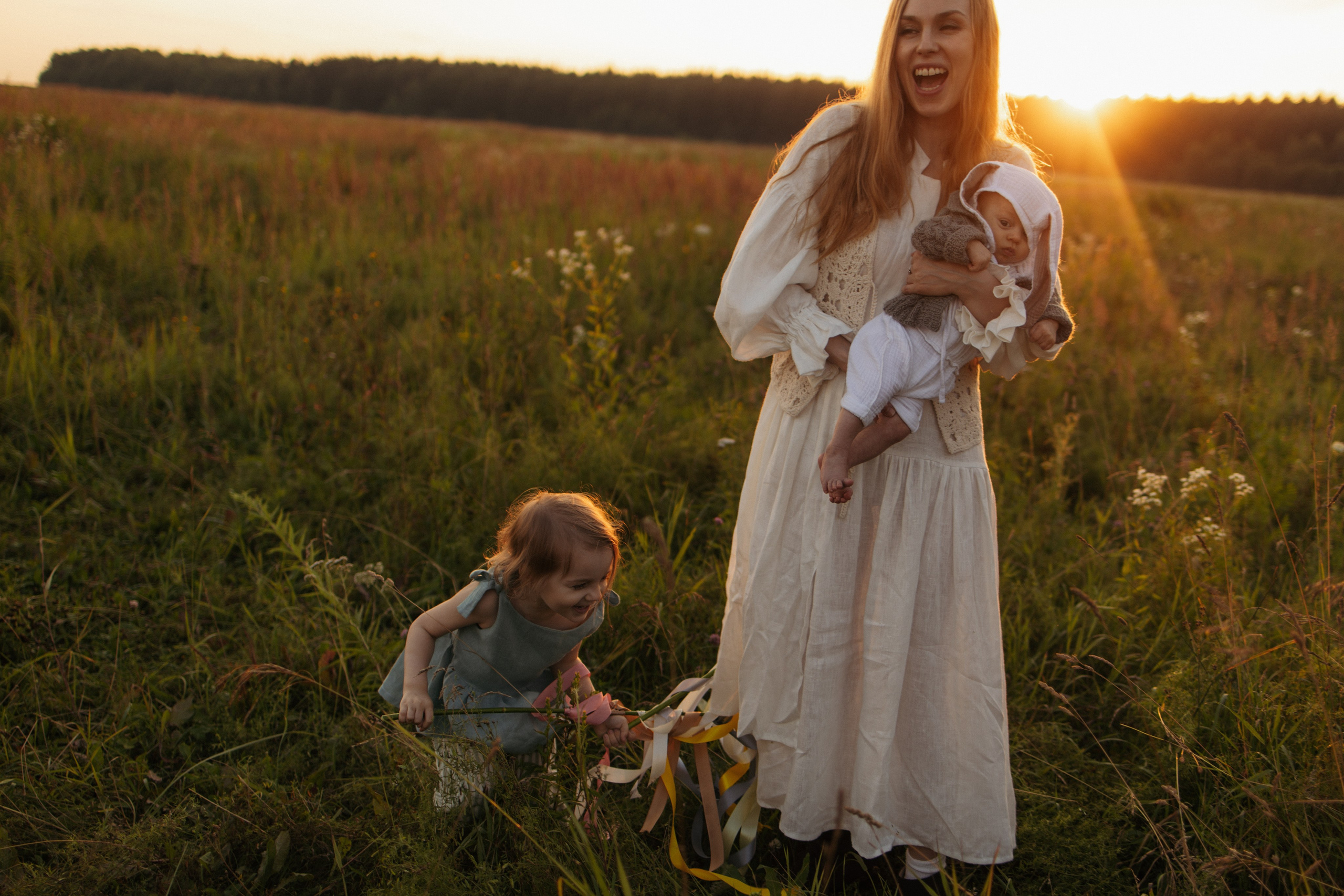 Семейная фотосессия в поле. Семейный фотограф в Москве Марина Петра