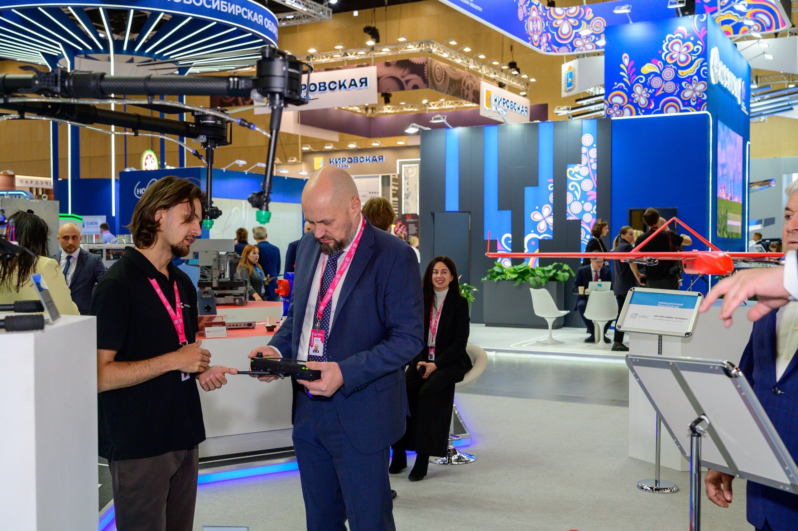 «ИННОПРОМ. Беларусь» — это международная промышленная выставка, объединяющая представителей различных отраслей промышленности, инновационных компаний, инвесторов и государственных структур. Это уникальная платформа для обмена опытом, внедрения новых идей и технологий, что способствует повышению актуальности отрасли и развитию сотрудничества между странами.#БольшаяпромышленнаянеделявМинске @belexpo_by@ph.andrey_puhach #bigindustrialweek #bigindustrialwee