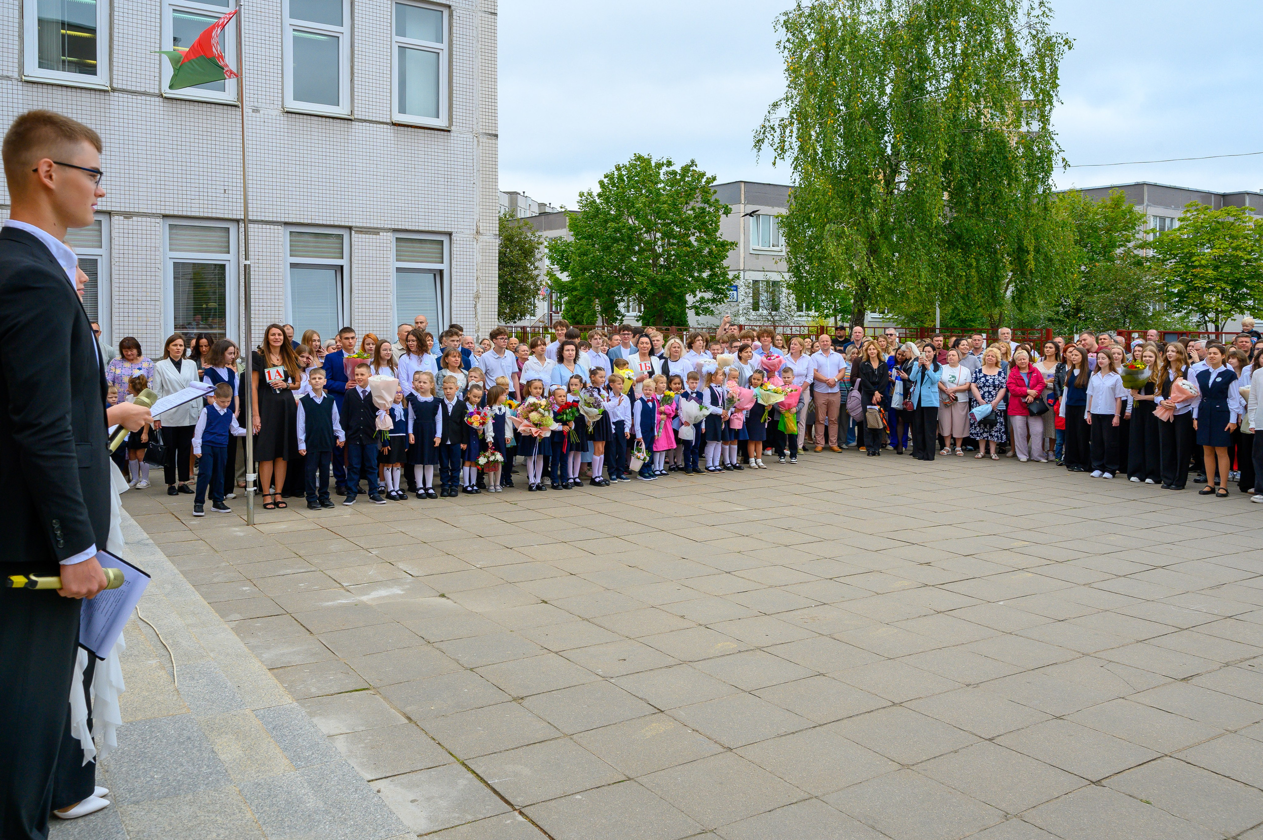 Вот звучит первый звонок, перед этим долгое приготовление к новому этапу в жизни, Яромир идет в школу. Фотоуслуги, услуги фотографа, фотографирование важных событий