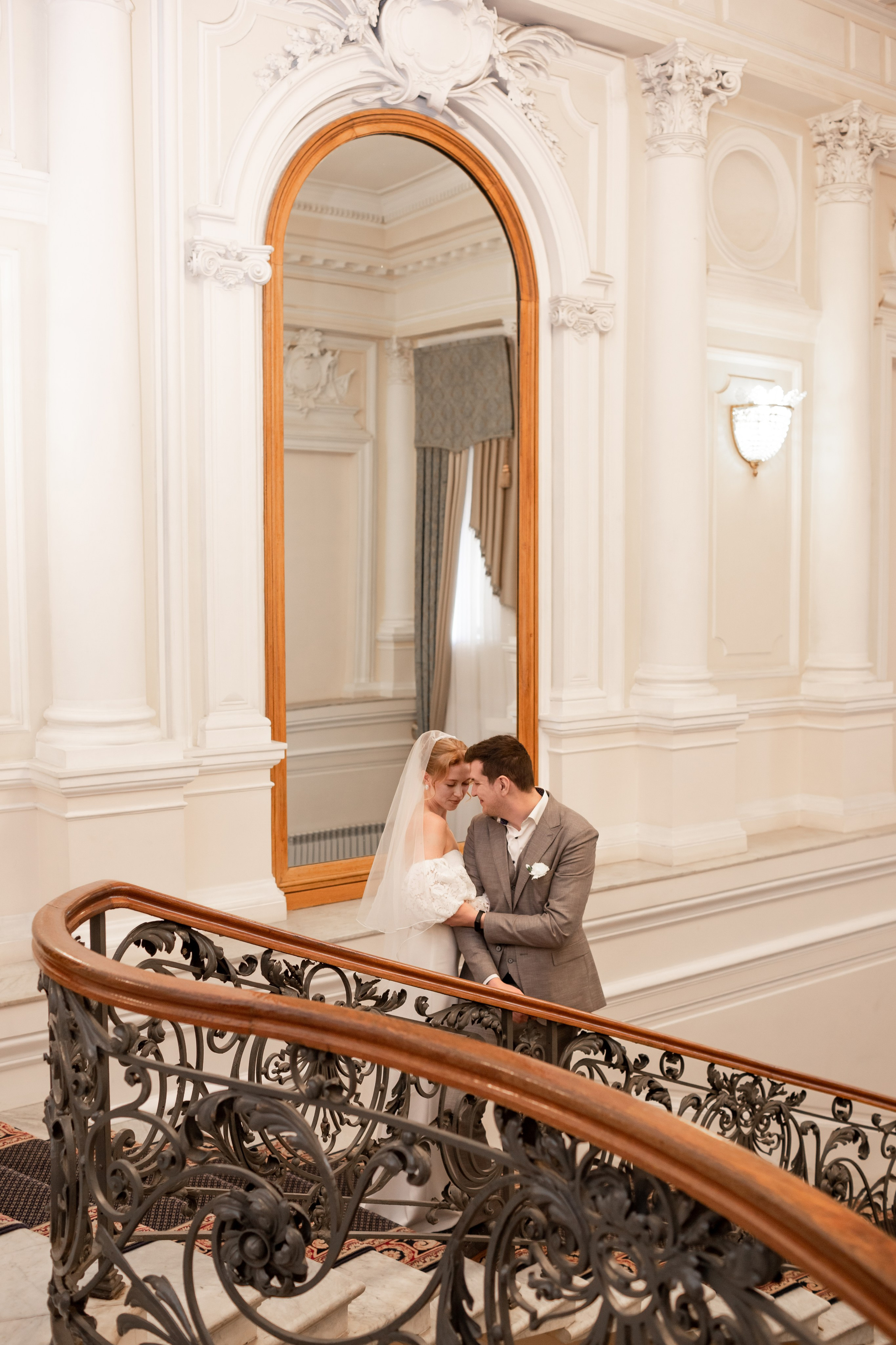 Фотосессия во дворце бракосочетания. Свадебный фотограф Кирилл Белый