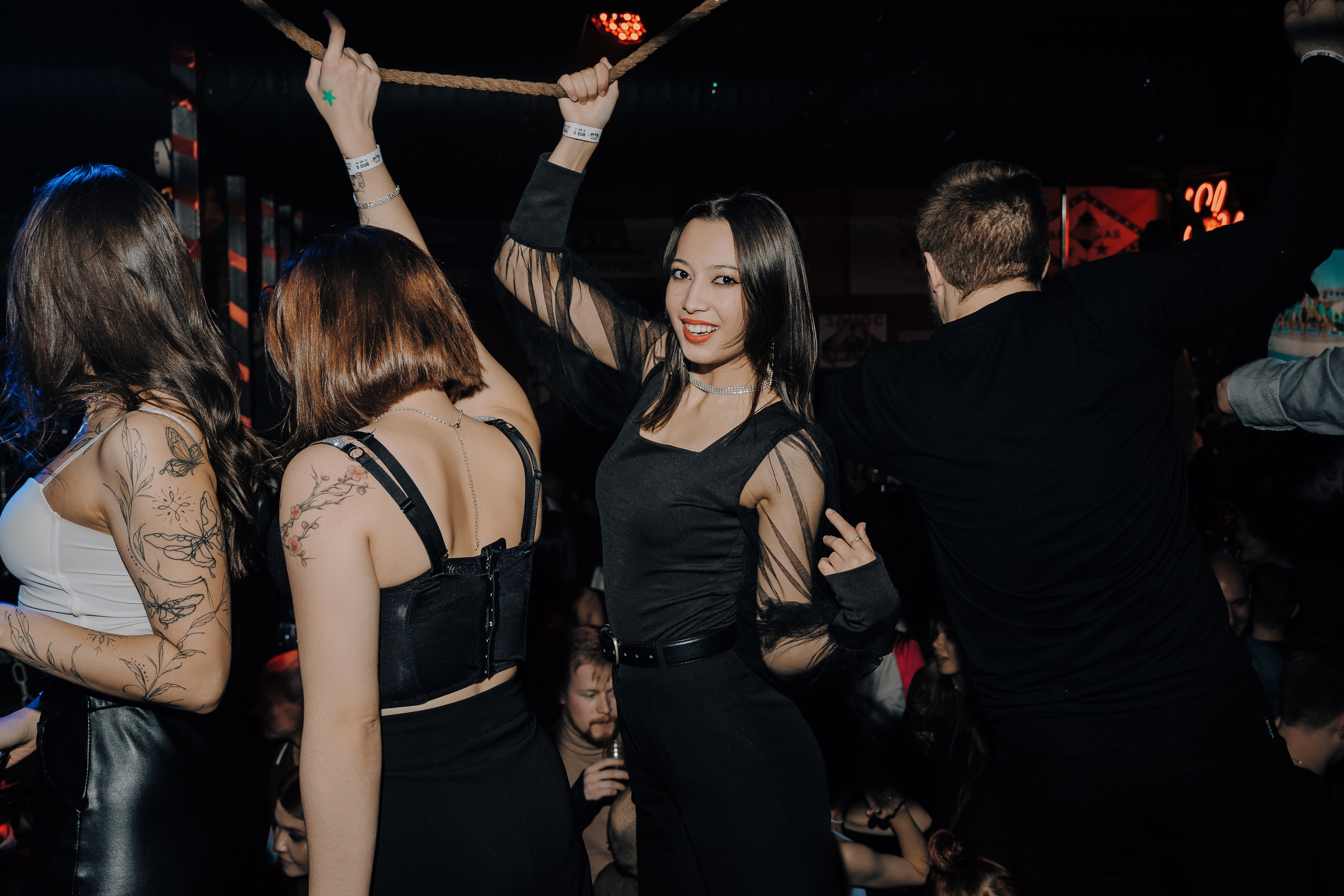 20 ЛЕТ МЕГАПОЛИС ЧЕЛЯБИНСК ХЕДЛАЙНЕР ЕЛКА. Репортажный фотограф Зуев Роман г. Челябинск