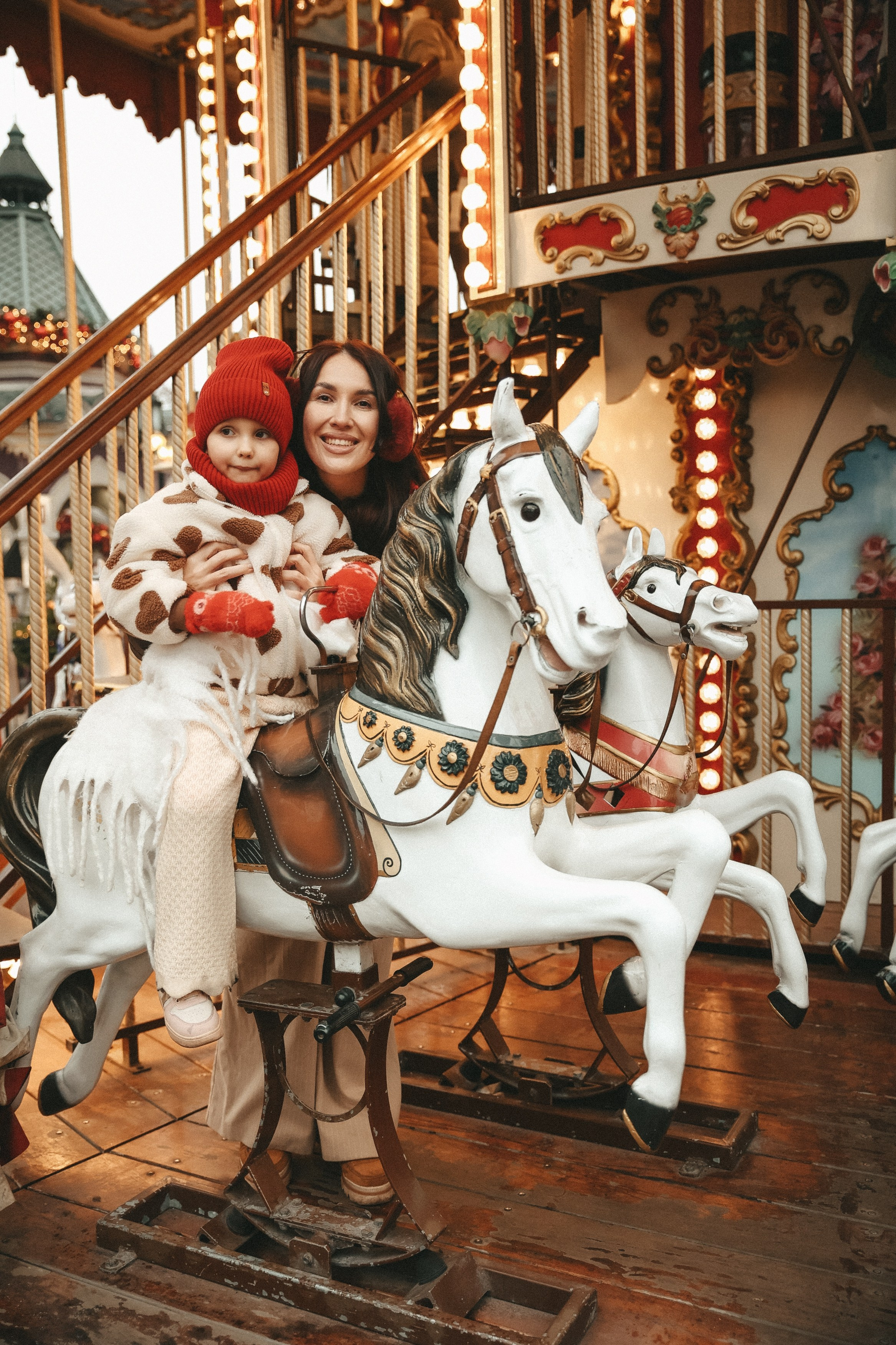 Новогодняя фотосессия на Гум ярмарка мама и дочка. Фотограф Владимир Москва