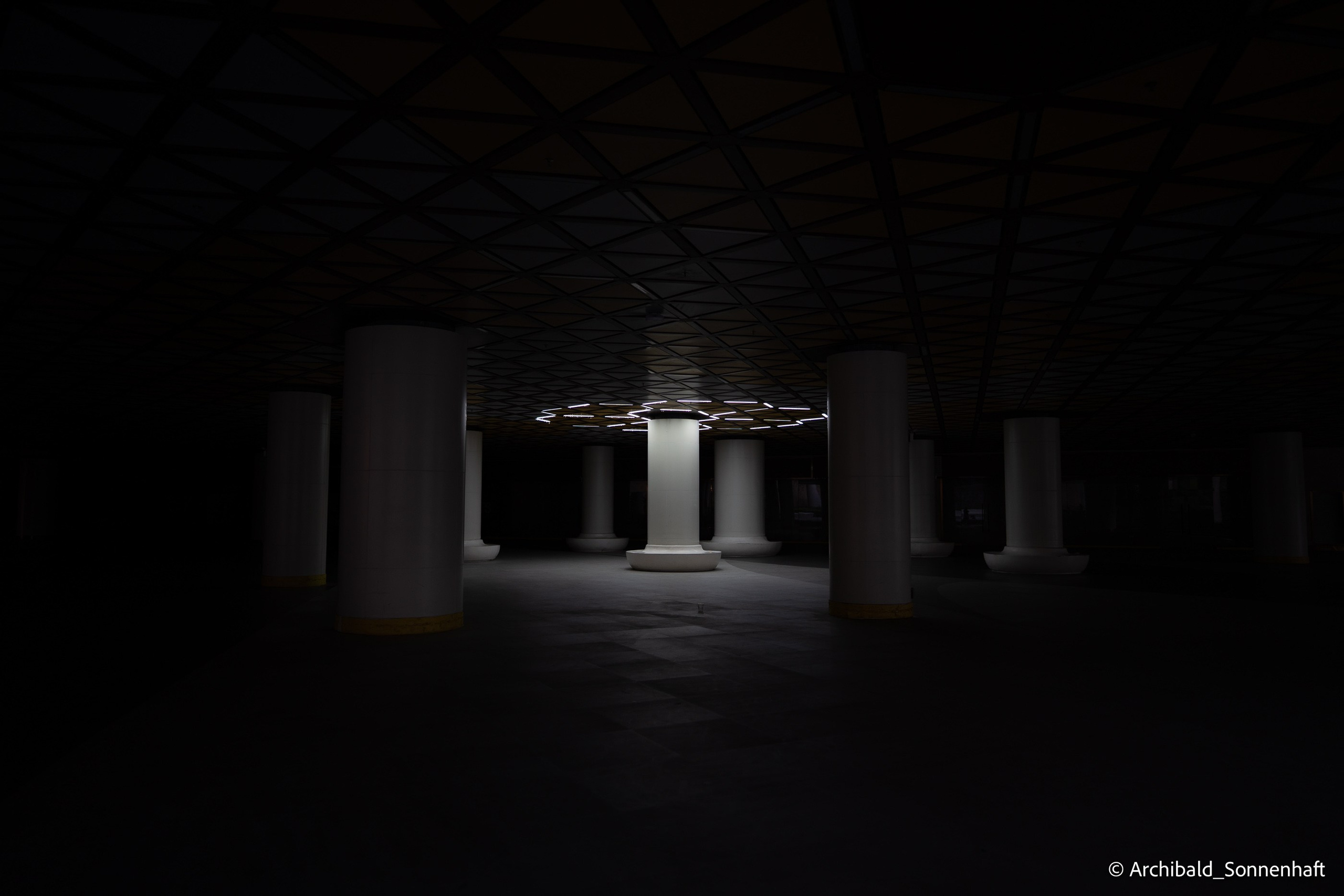 Office environs. Photographer in Guangzhou, China. Archibald Sonnenhaft