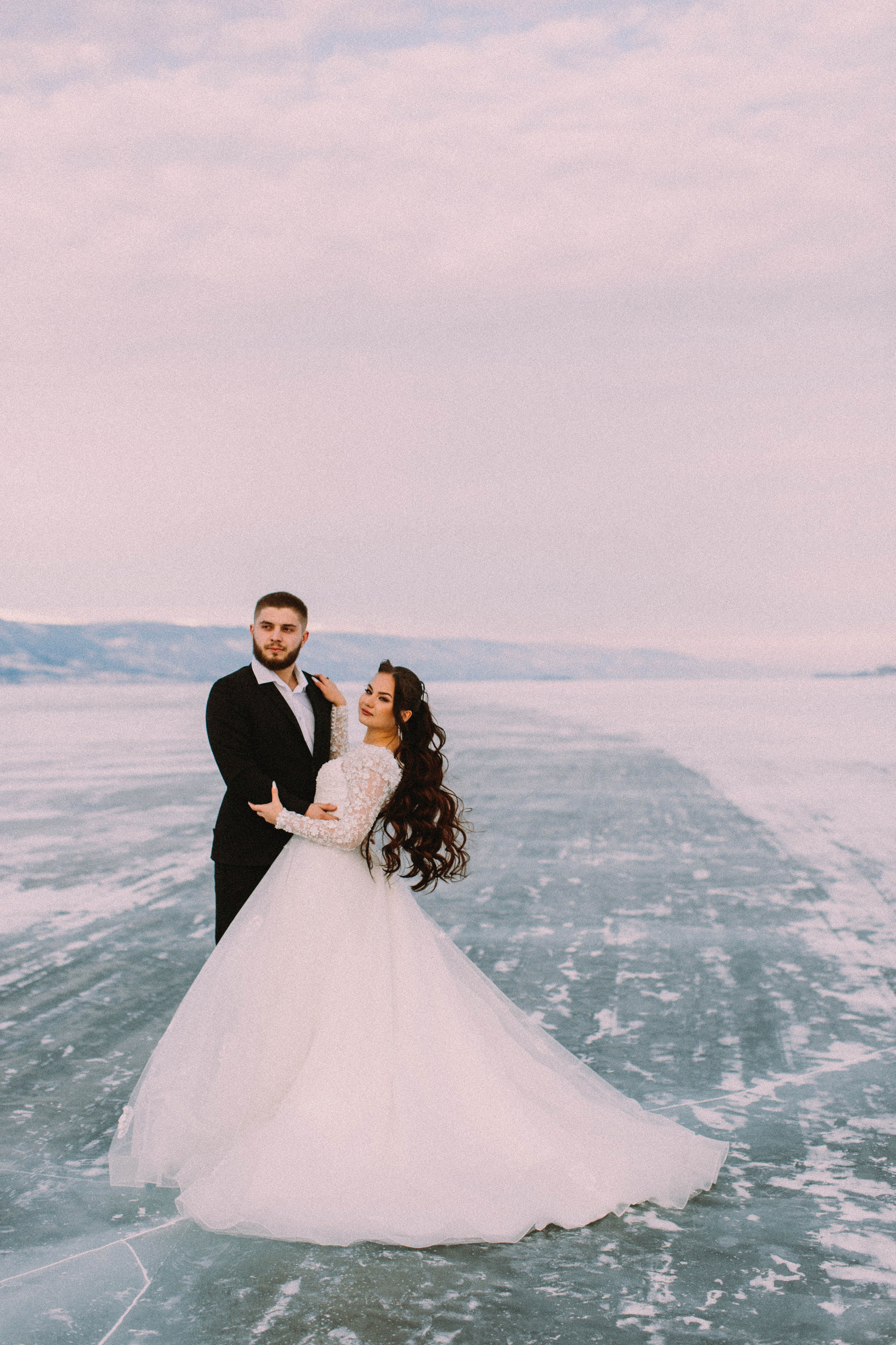 Свадебная зимняя съемка на Байкале. Главная