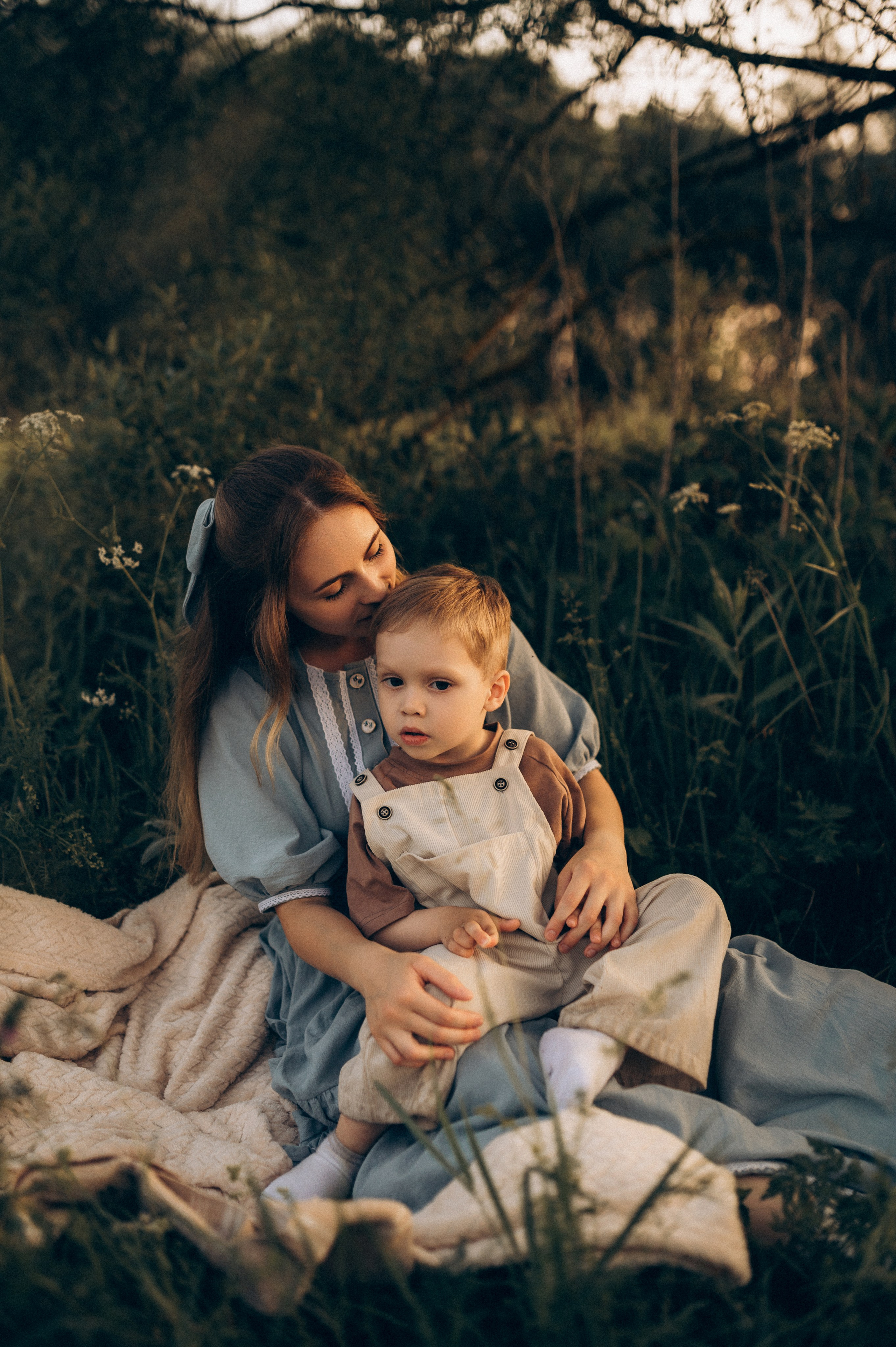 Фотосессия на природе мамы и сына. Фотограф Алексин, Тула