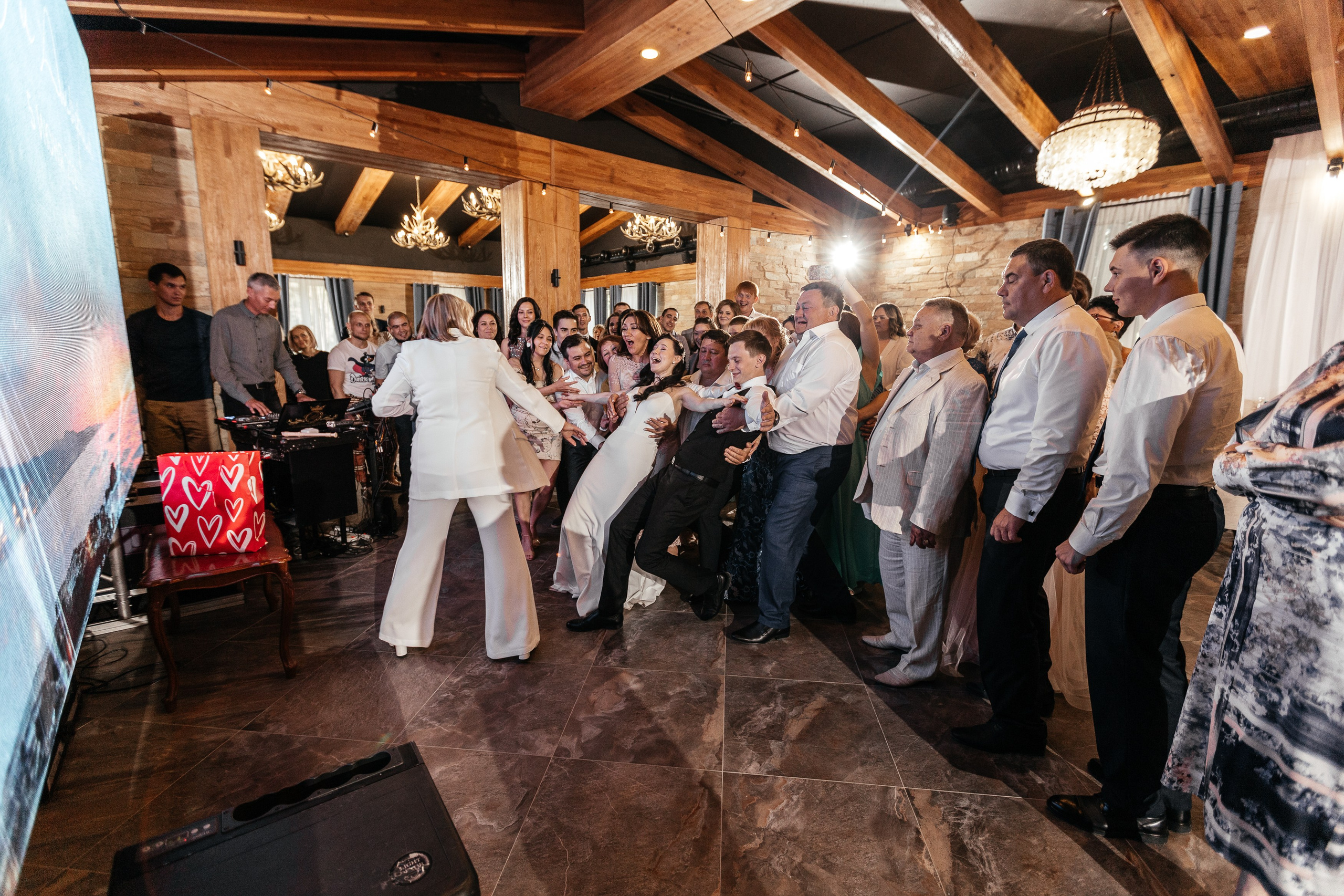 Свадебный фотограф Уфа — Руслан ГабдлисламовЖивые эмоции, красивые кадры, воспоминания на всю жизнь.Работаю по всей Республике Башкортоста. Свадебный фотограф Уфа Руслан Габдлисламов