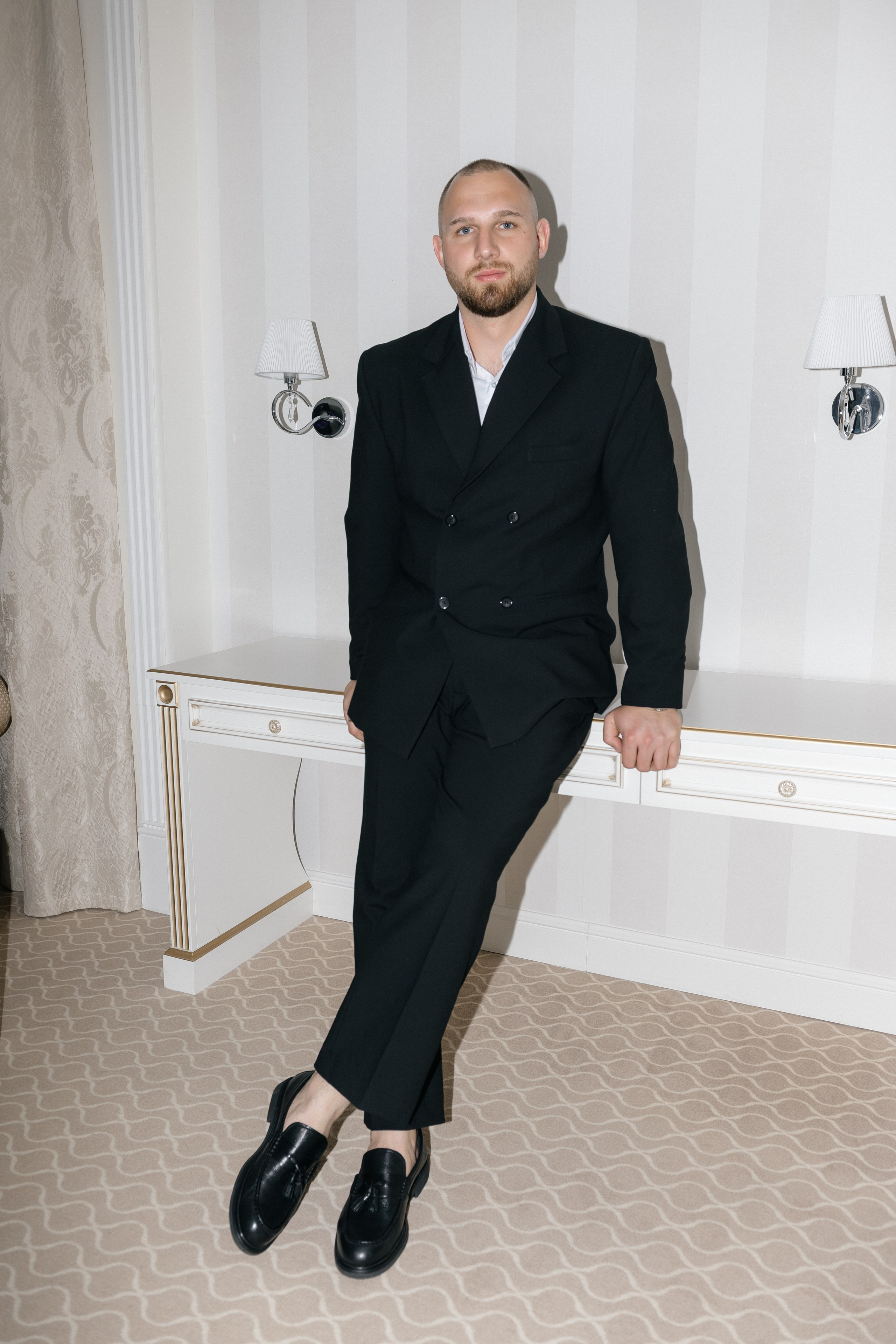 Wedding day in VERSAL PARK. Wedding PHOTOGRAPHER Andrew Vnukov