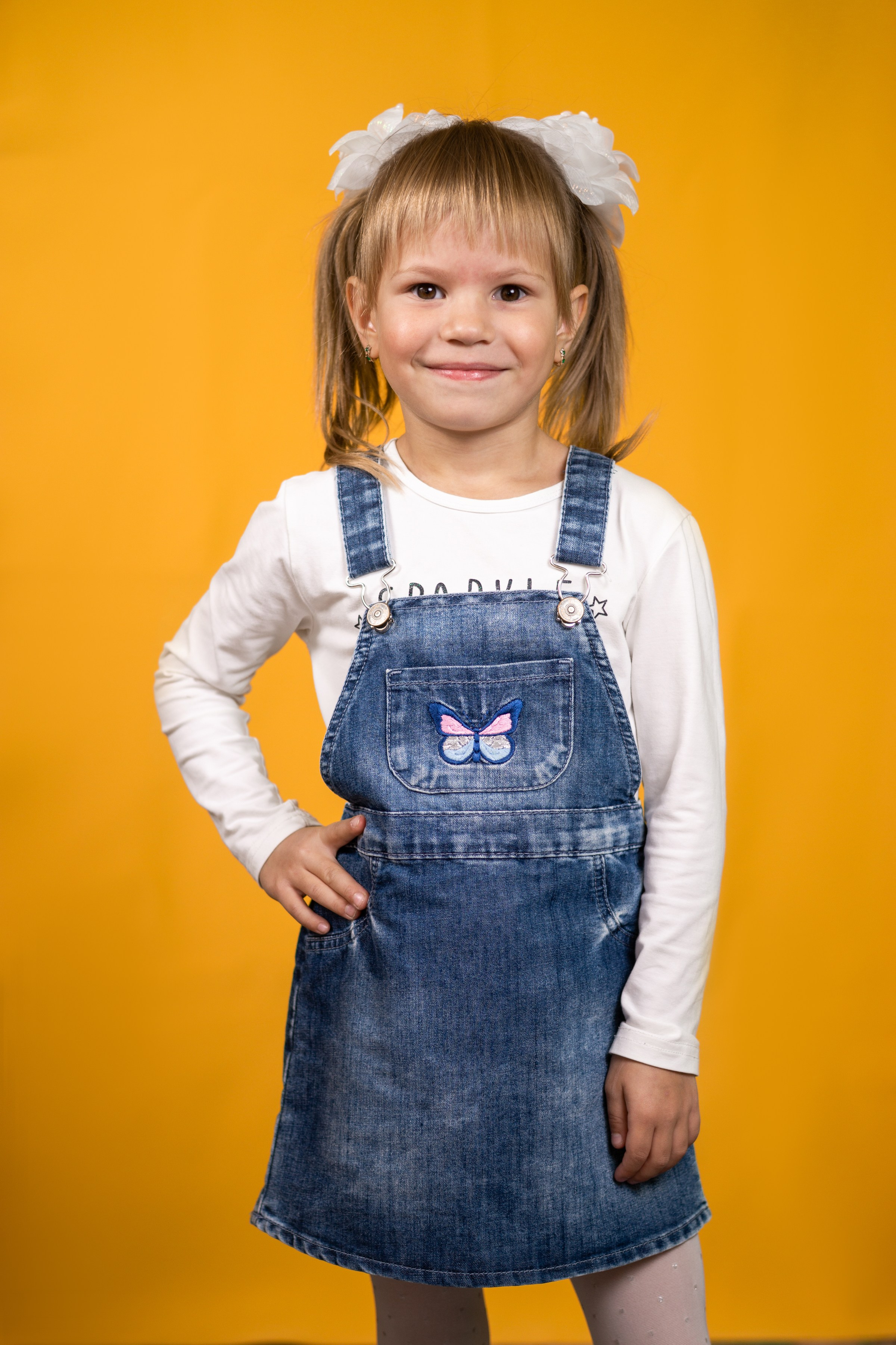 Портреты на желтом фонее. Ольга Плаксина фотограф в Саратове