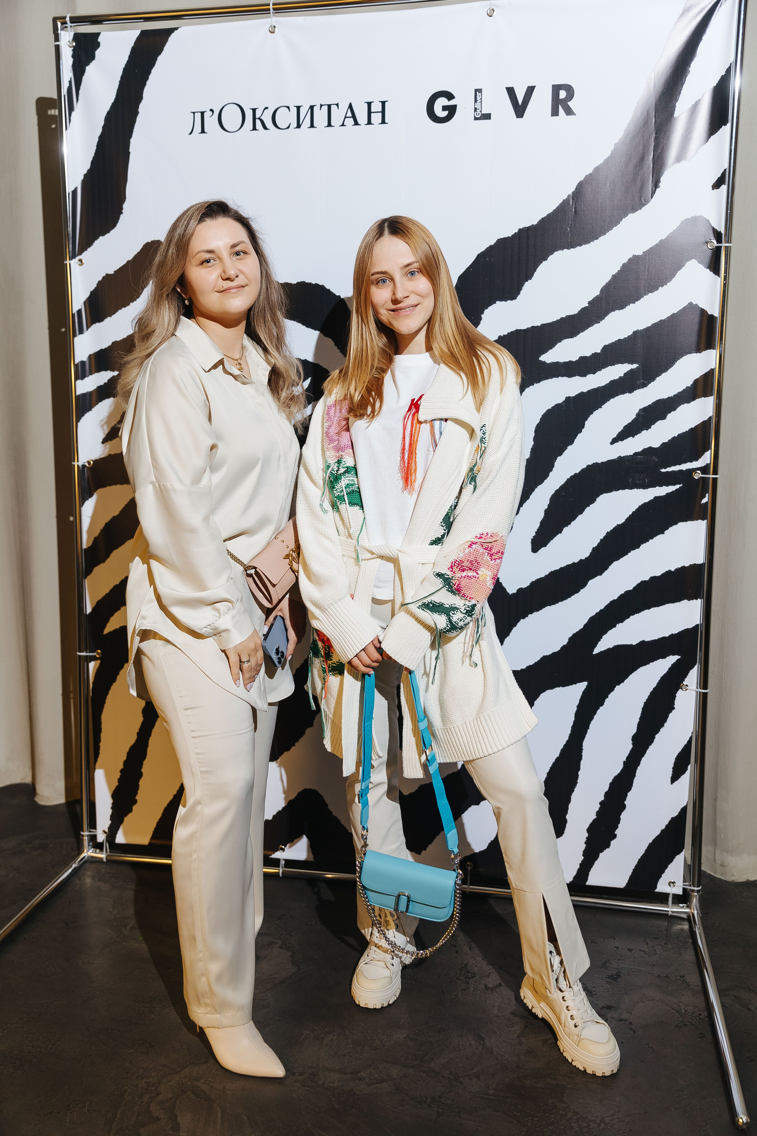 Презентация открытия магазина женской одежды GLVR в ресторане Fresco. Фотограф в Красноярске Надежда Воскресенская