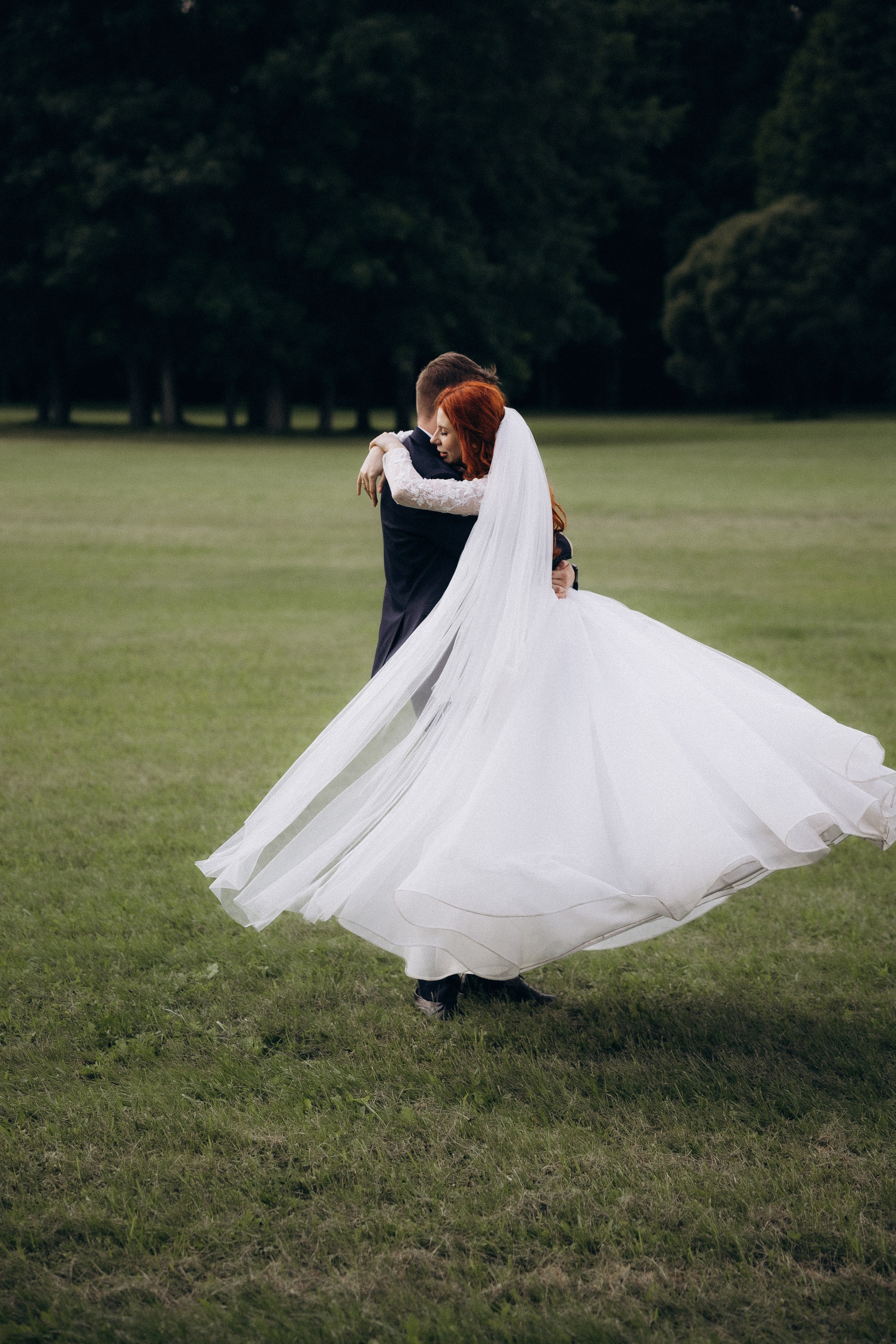 Фотосессия свадьбы Ивана и Александры в парке Горки Ленинские
