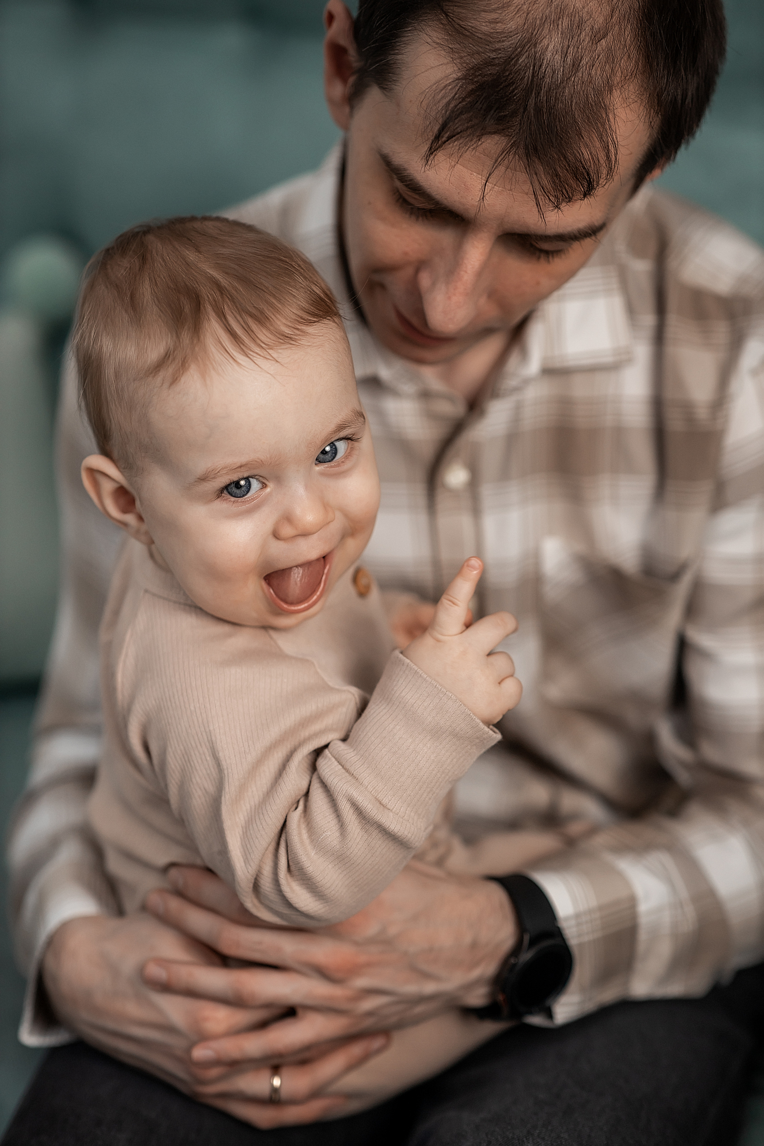 Ирина, Константин и Миша. Годик. Студия. Главная