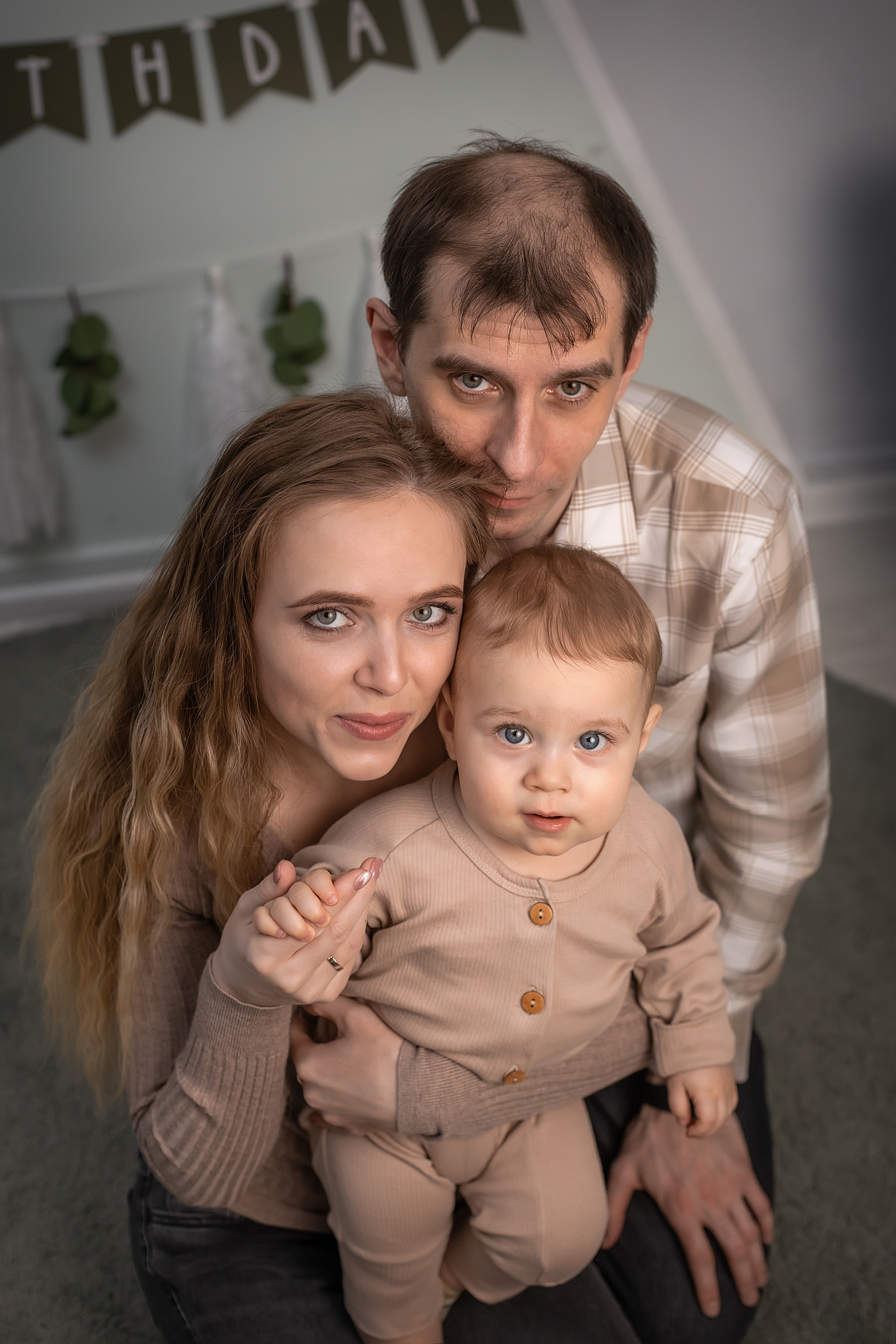 Ирина, Константин и Миша. Годик. Студия. Главная