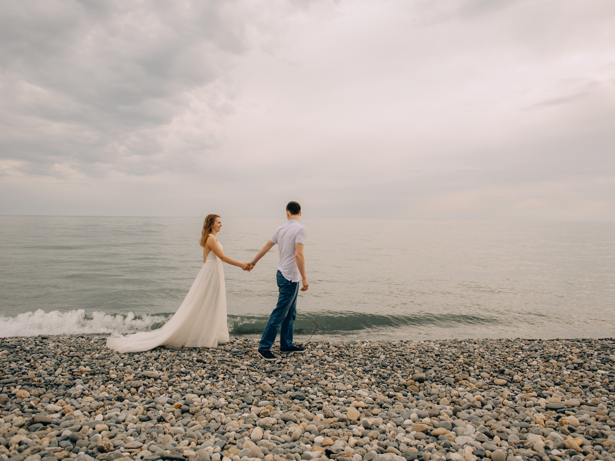 Свадебная прогулка пляж Бархатные Сезоны. Свадебный и семейный фотограф София Невская