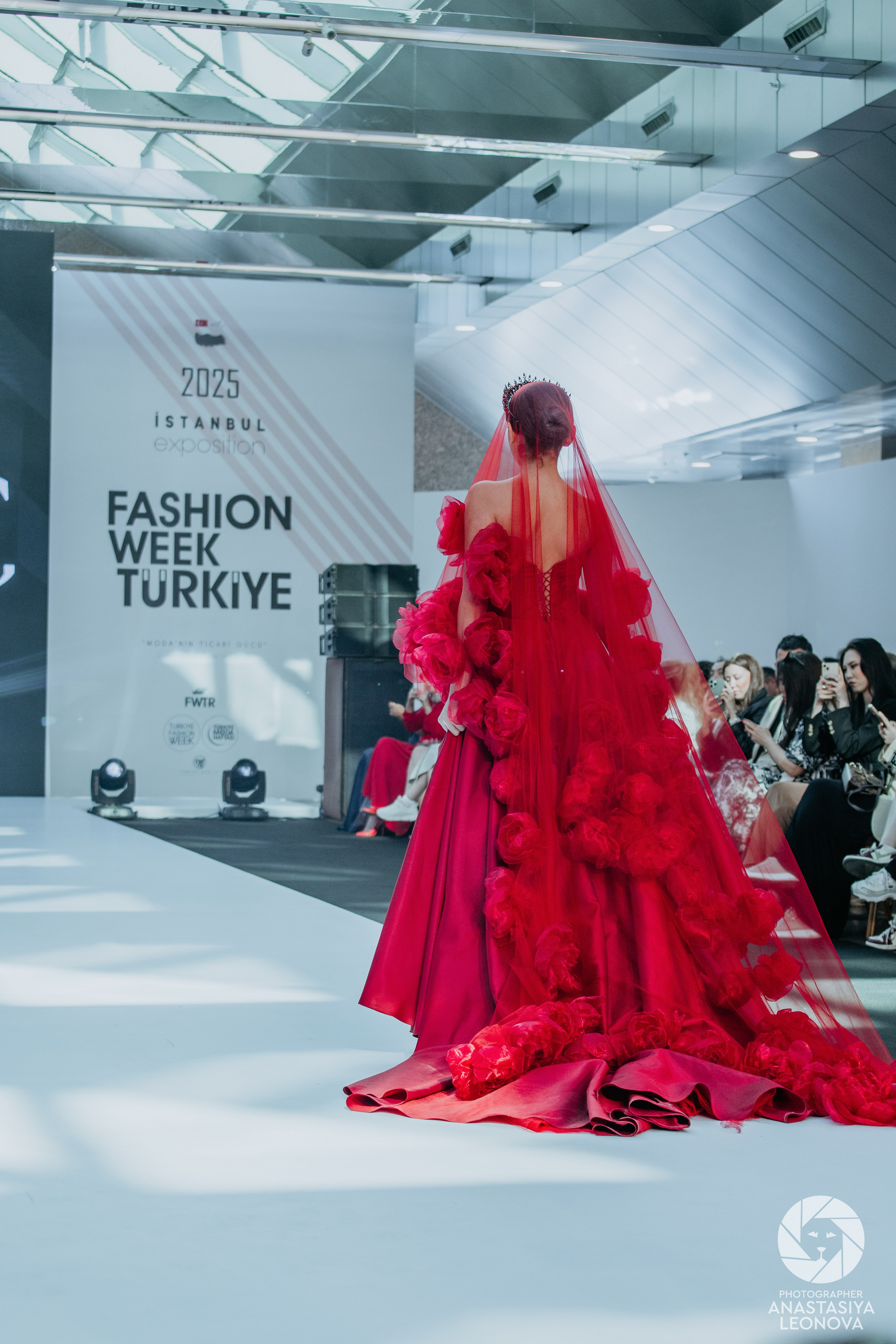 Fashion Week Türkiye [spring, 2025]. Anastasia Leonowa