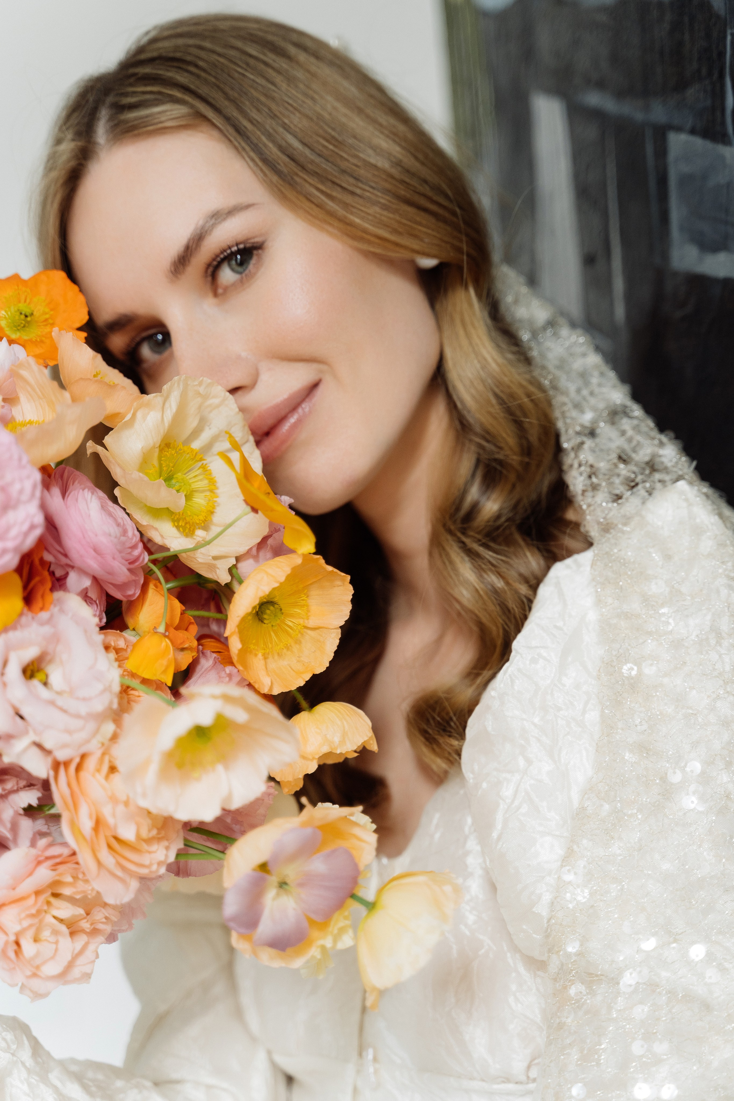 Камерная свадьба на фонтанке в сезонах. Свадебный фотограф организатор в Санкт-Петербурге Ассоль Опарина