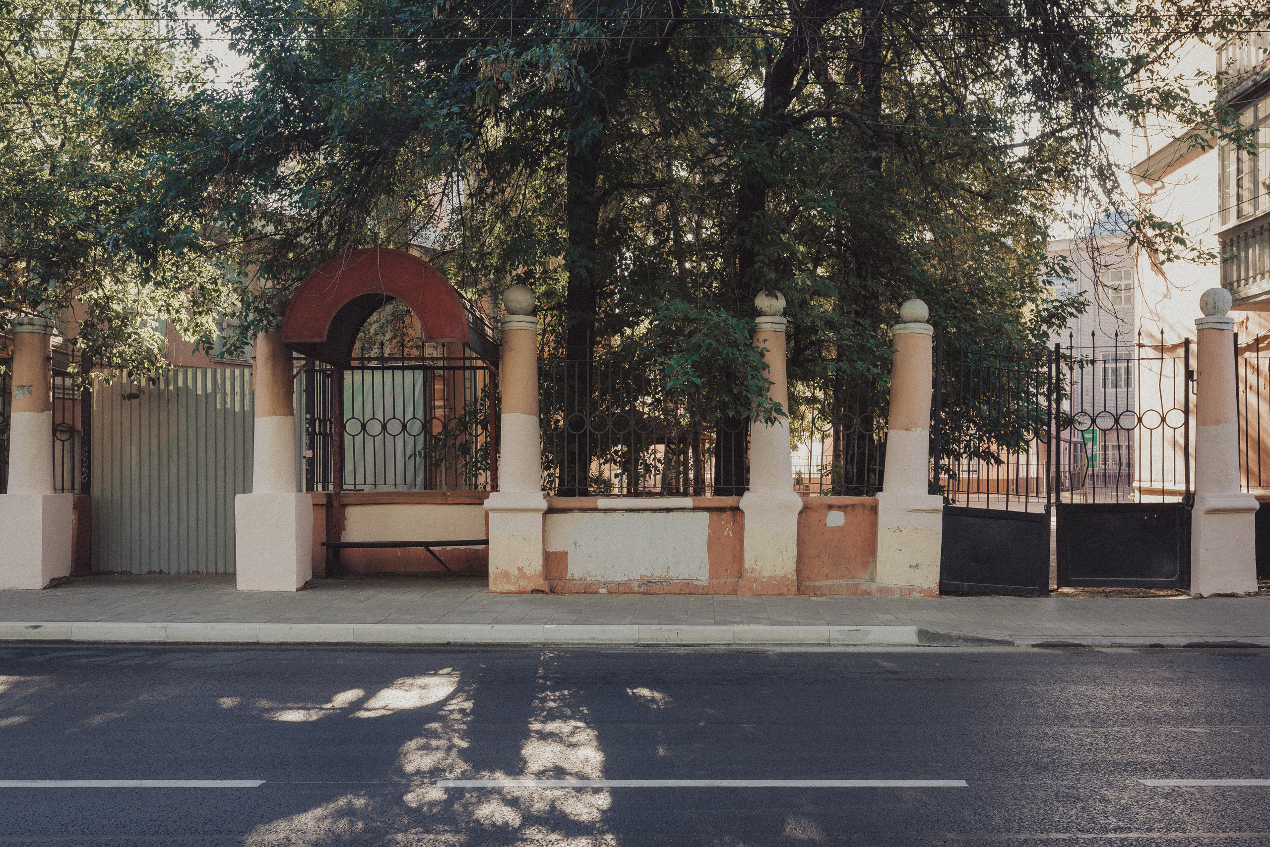 Проект #улицыгорода. Ярославль, ул. Первомайская. Документальный фотограф Илья Тихановский