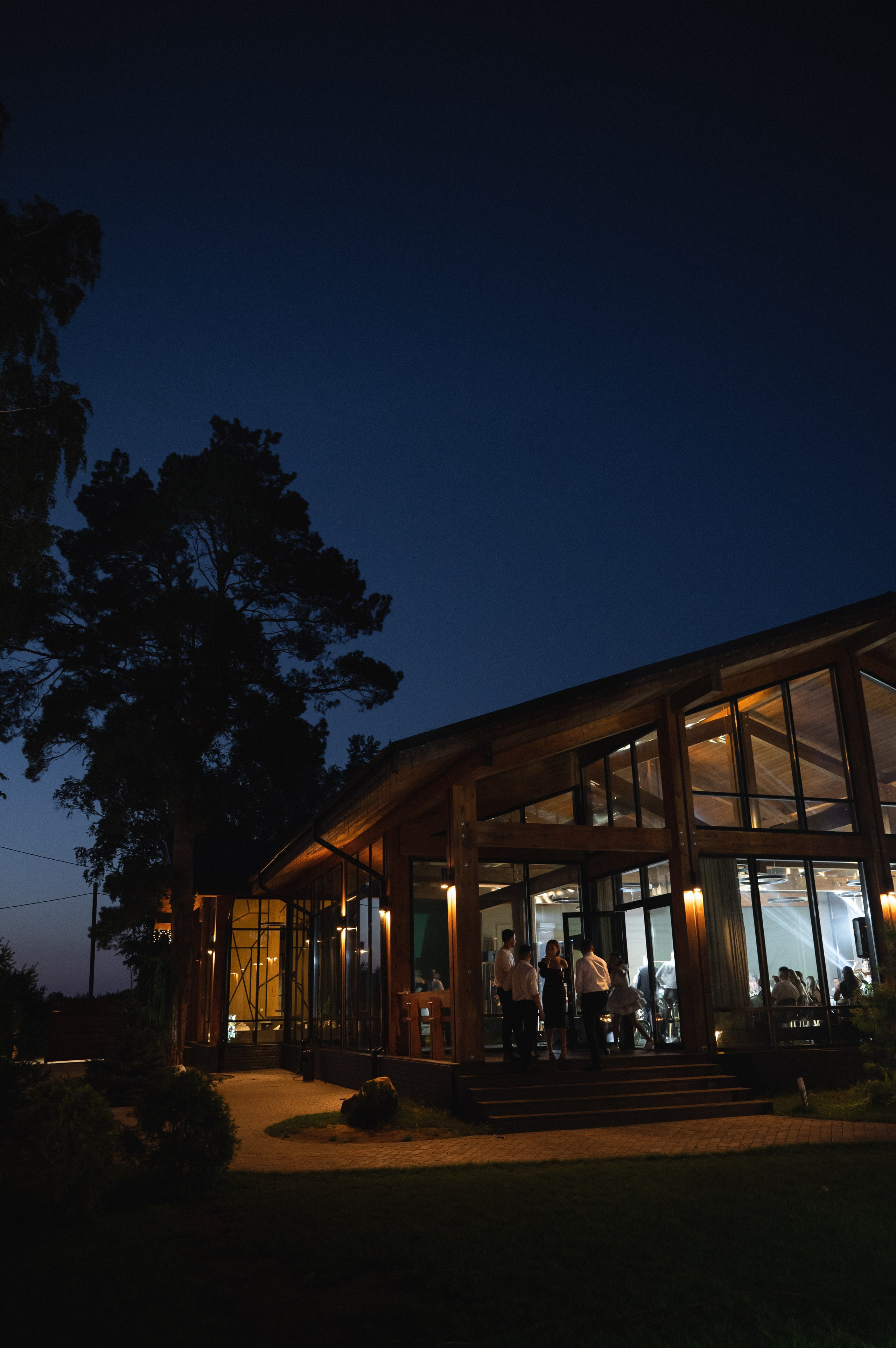 Артём и Софья, Lesnoy Village. Свадебный фотограф Наталья Доронина