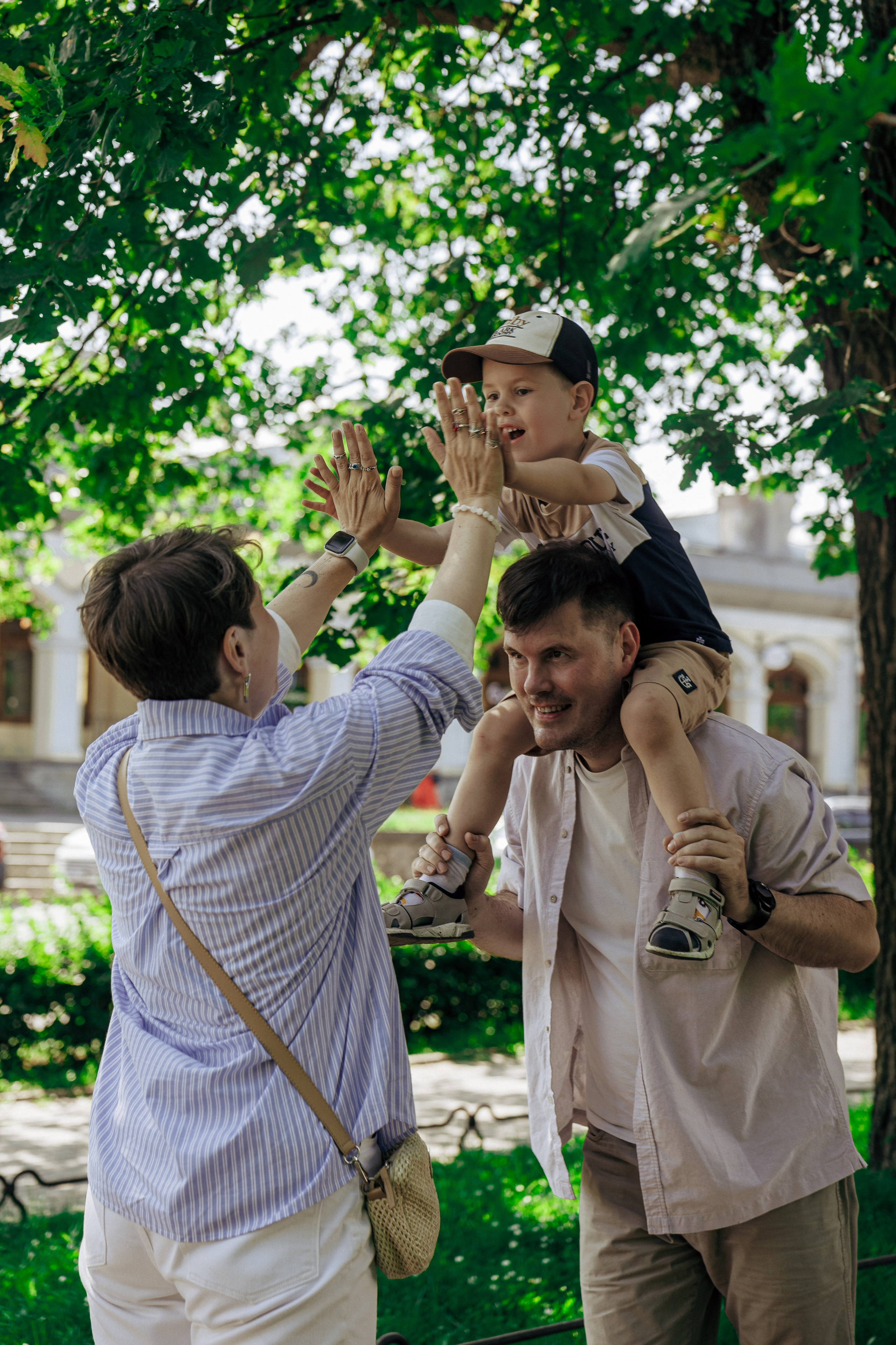 Семейный фотодень в фотостудии-даче, г. Пушкине и у легендарного Древа. Профессиональный фотограф в Санкт-Петербурге Александр Волосенцев