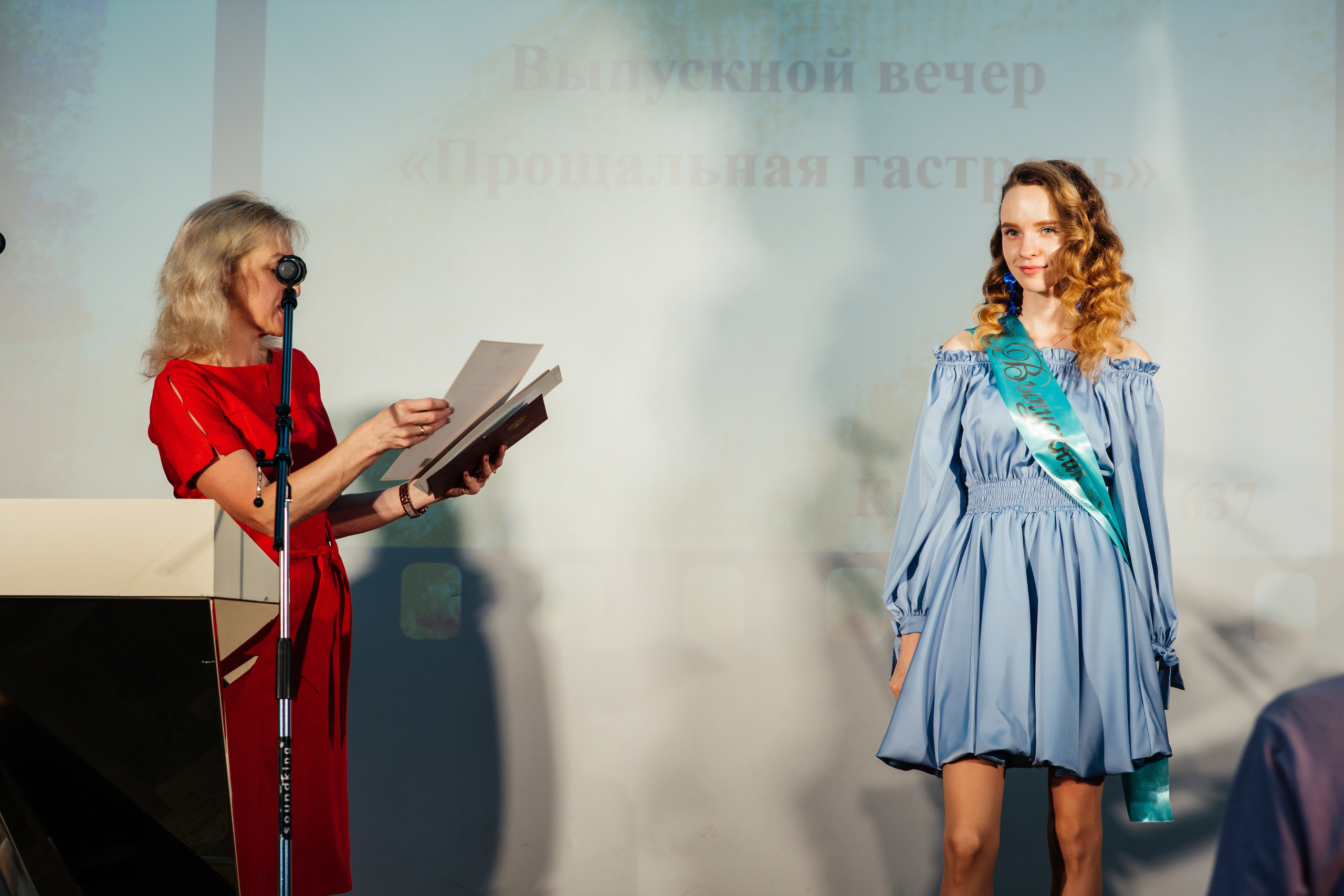 Вручение аттестатов. Выпускные альбомы в Подольске Москве и МО