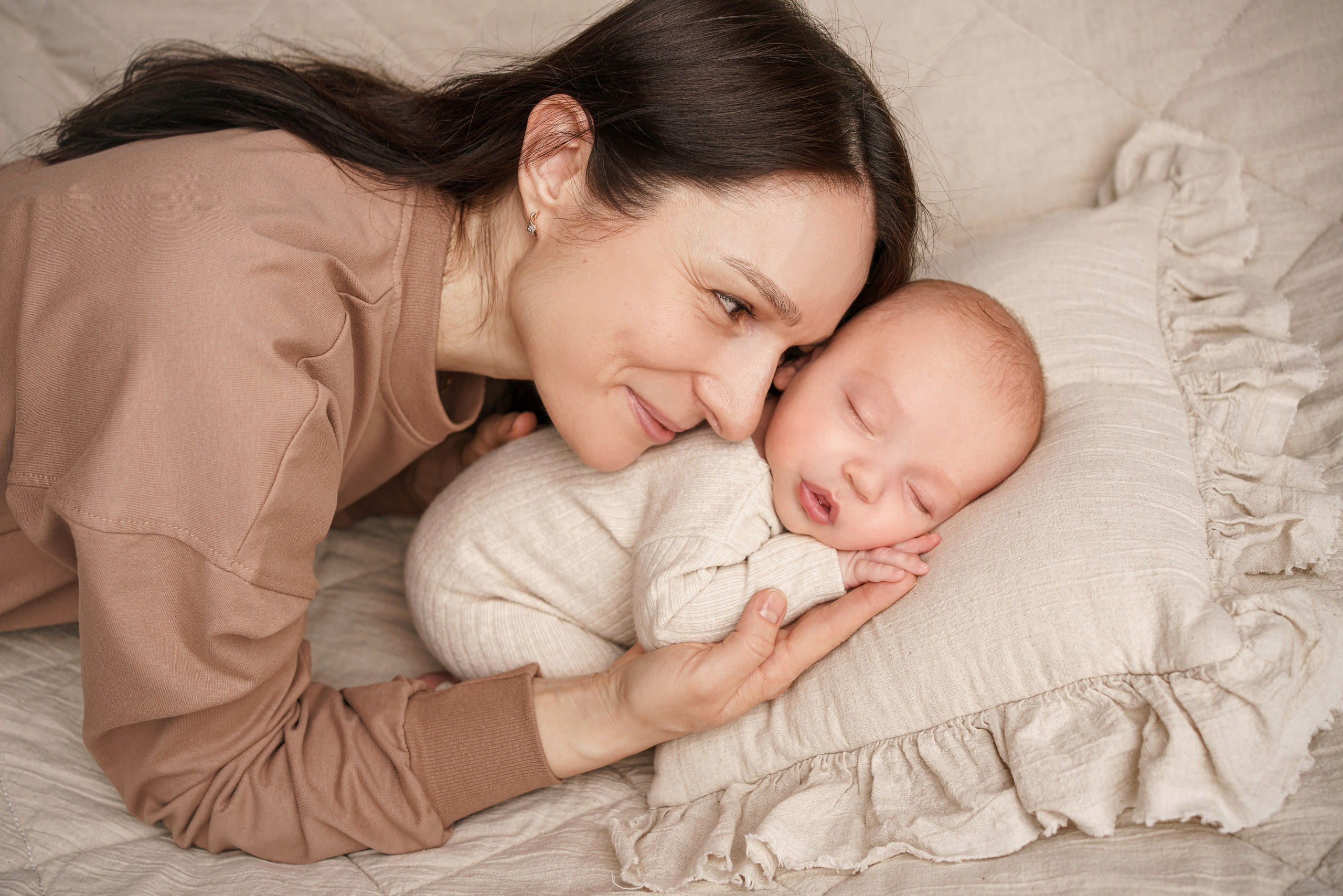 Лайф-съемка новорожденных | Первые семейные фото с малышом в Москве и МО. Фотосессия новорожденных в Москве и Московской области | Профессиональный фотограф newborn — Татьяна Иванова