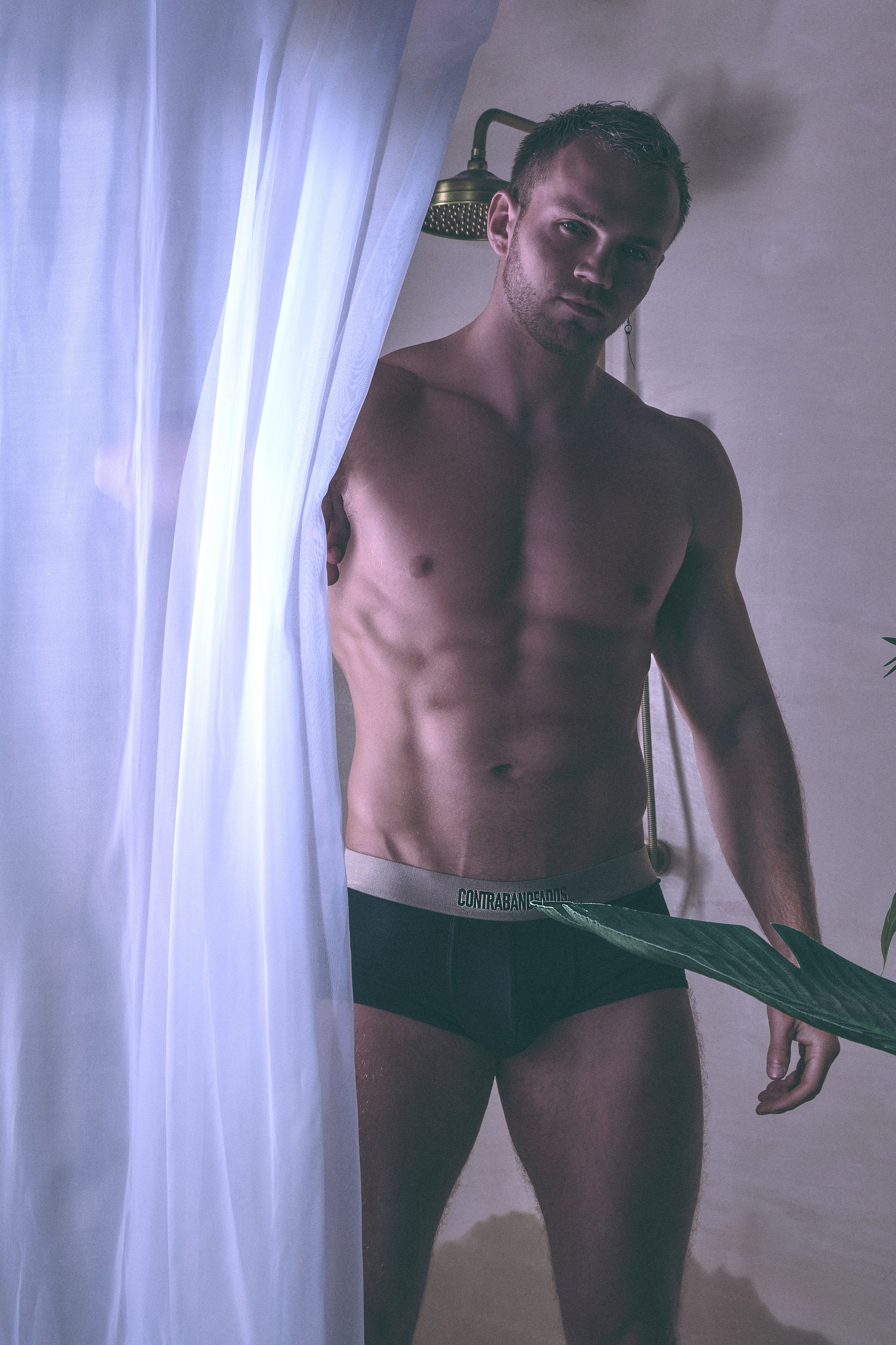 Я  фотограф. Работаю в городе Москва,