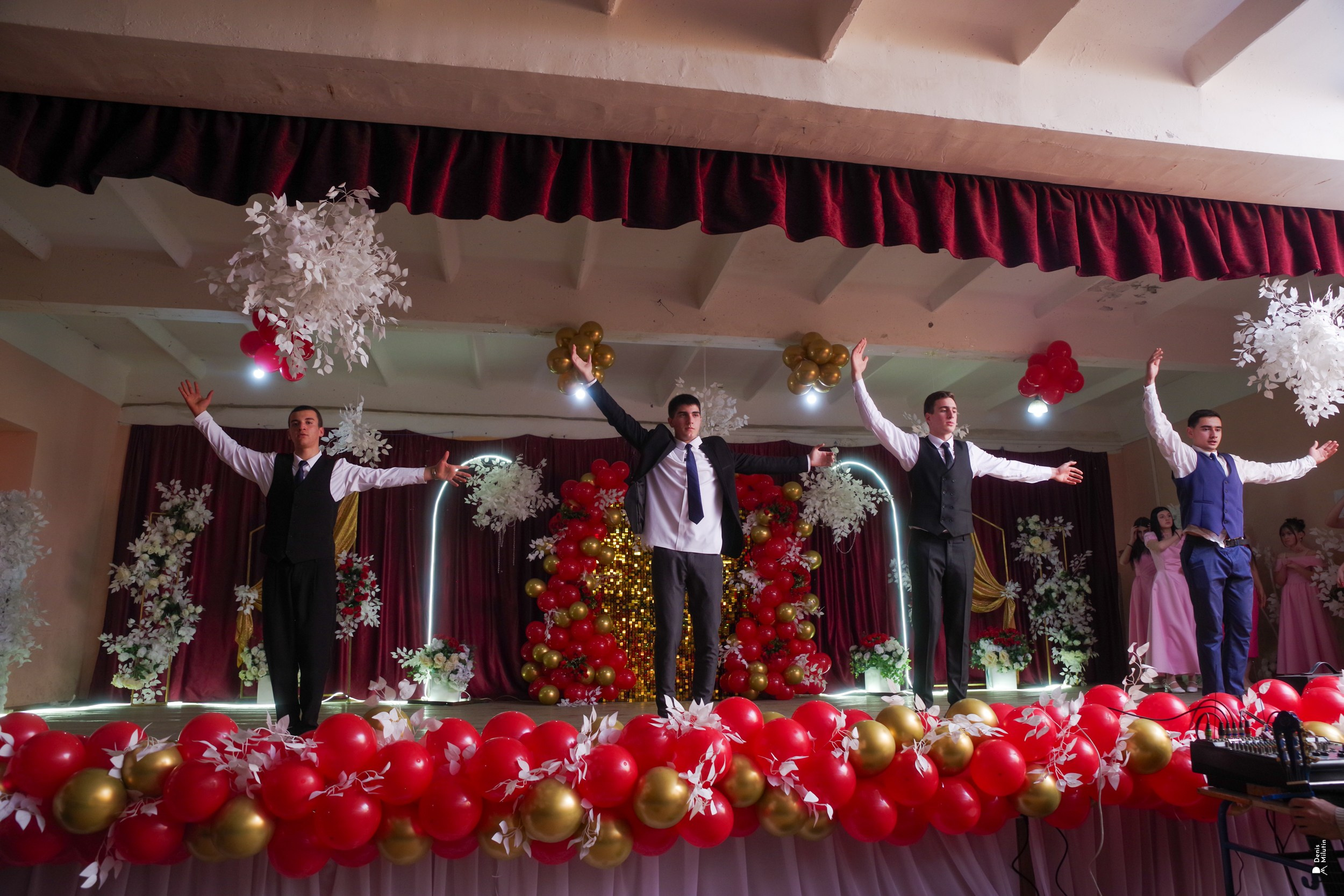 Абаша концерт в школе. Портретный фотограф Денис Милютин