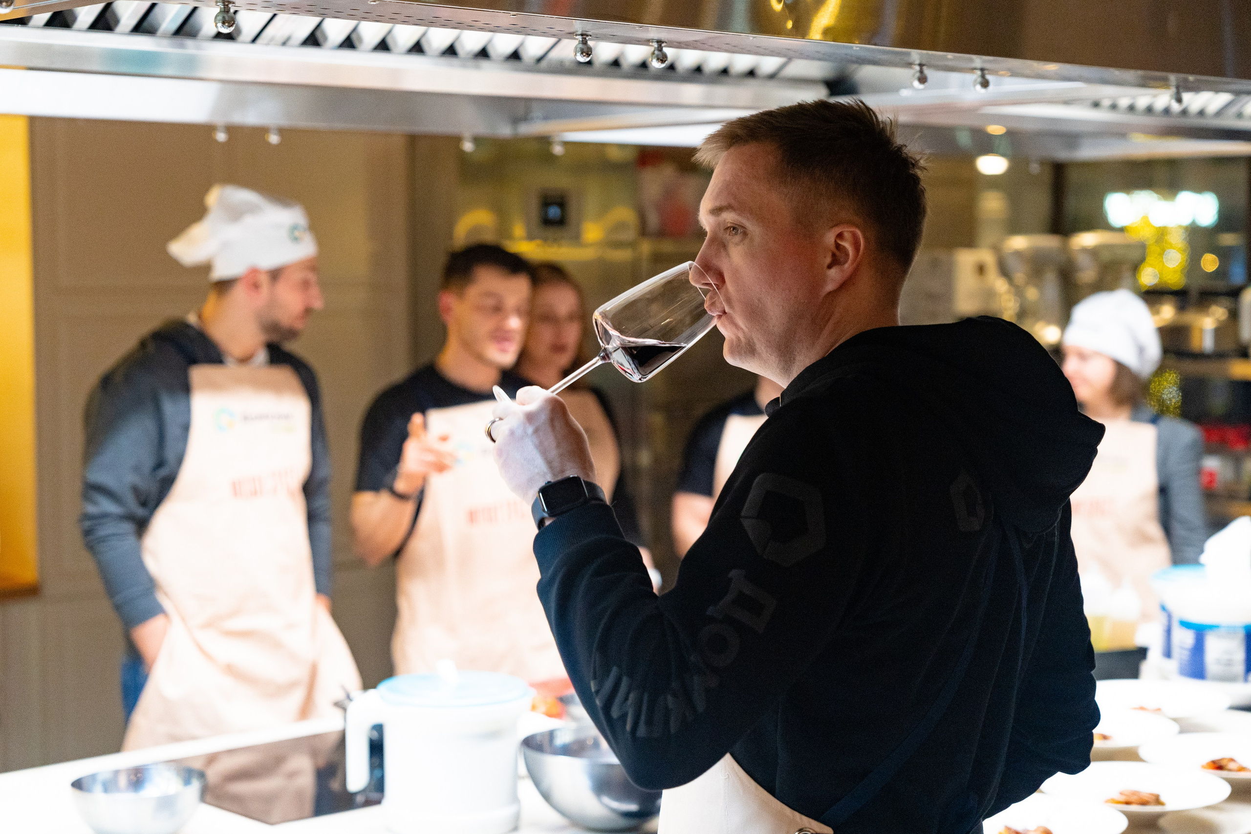 NOVIKOV SCHOOL — Умами зал. Фотограф Никита Комаров