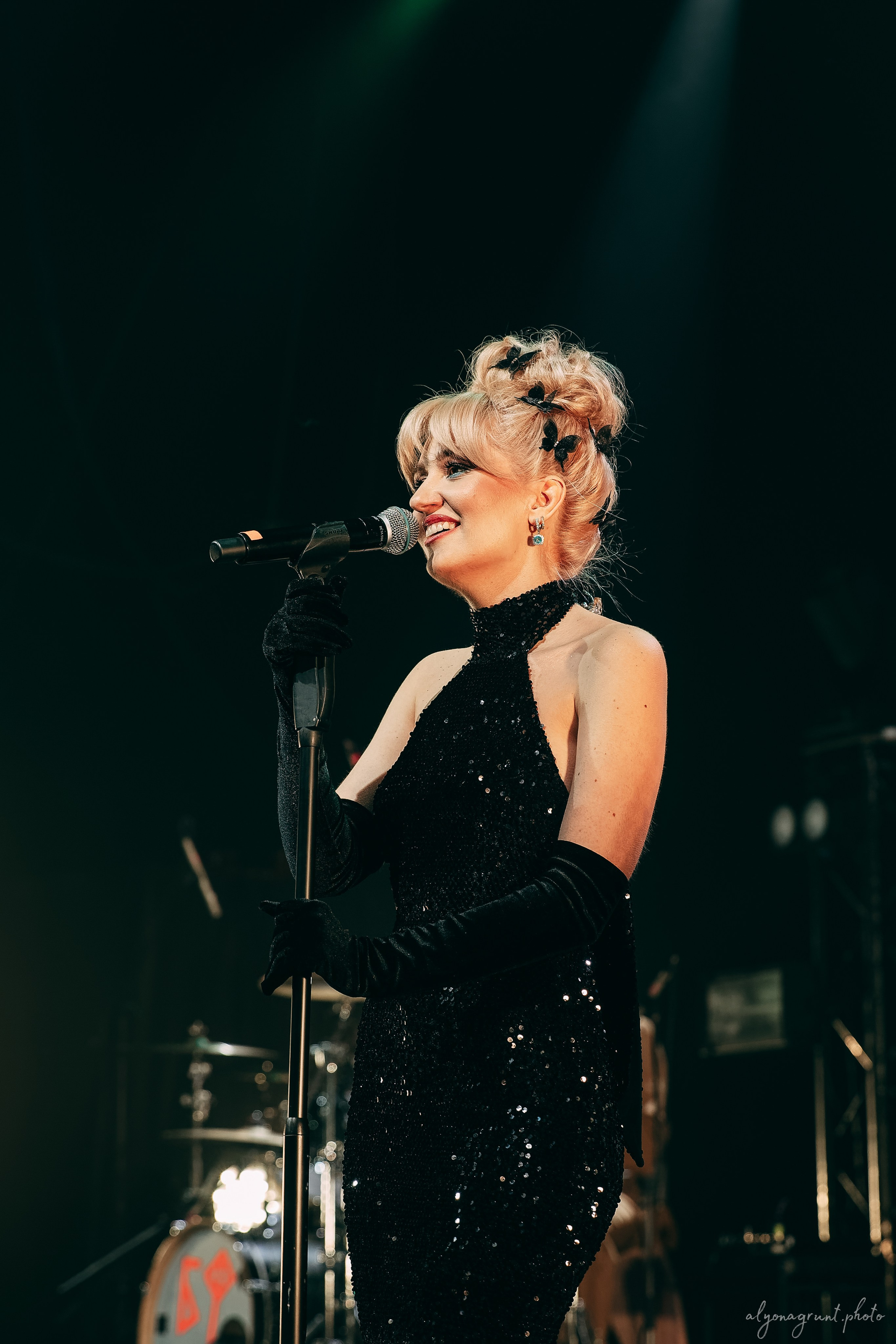 ВИА Велюр, фоторепортаж, СПб, BASE, 14.12.2025. Алена Адрианова: фотограф в Санкт-Петербурге