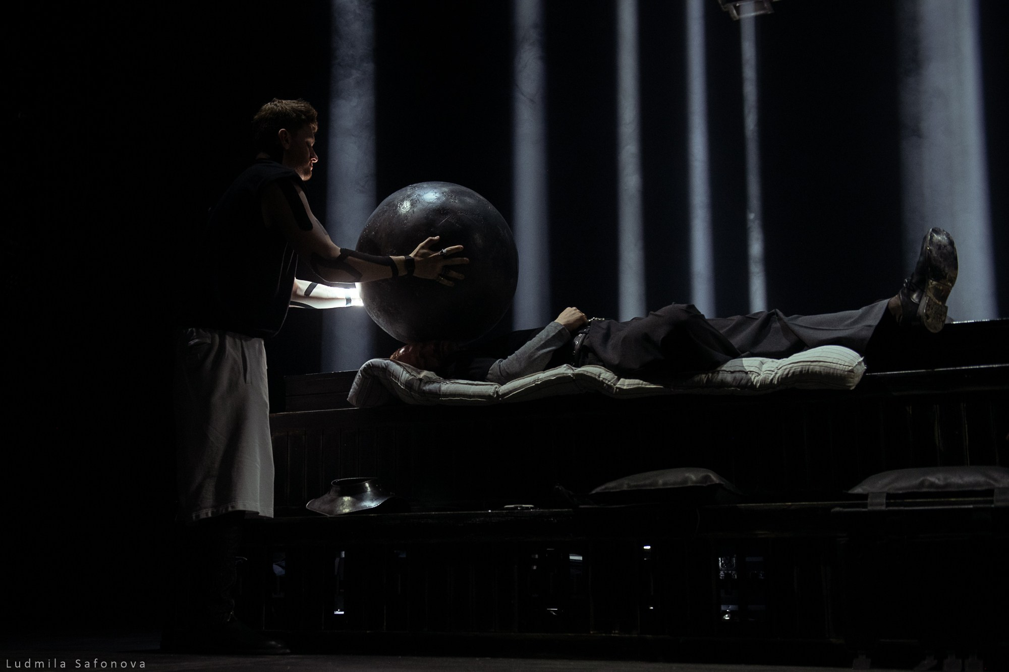 Гамлет. Режиссёр Андрей Гончаров. Гамлет Юра Борисов. Lucytheatre