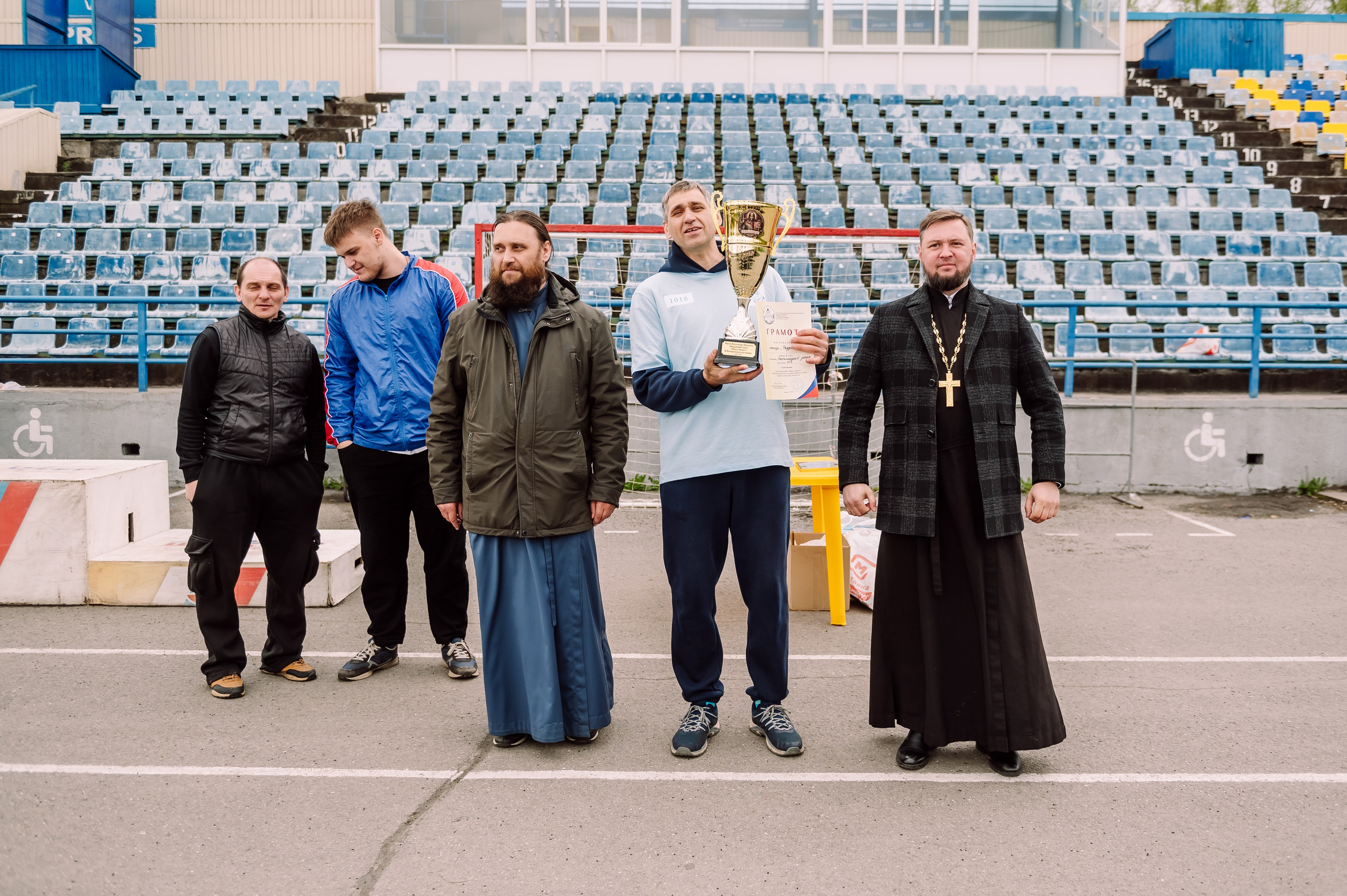 Пасхальный забег «Вера и Спорт» на стадионе Шахтёр. Детский фотограф, семейный фотограф и репортажи в Кемерово