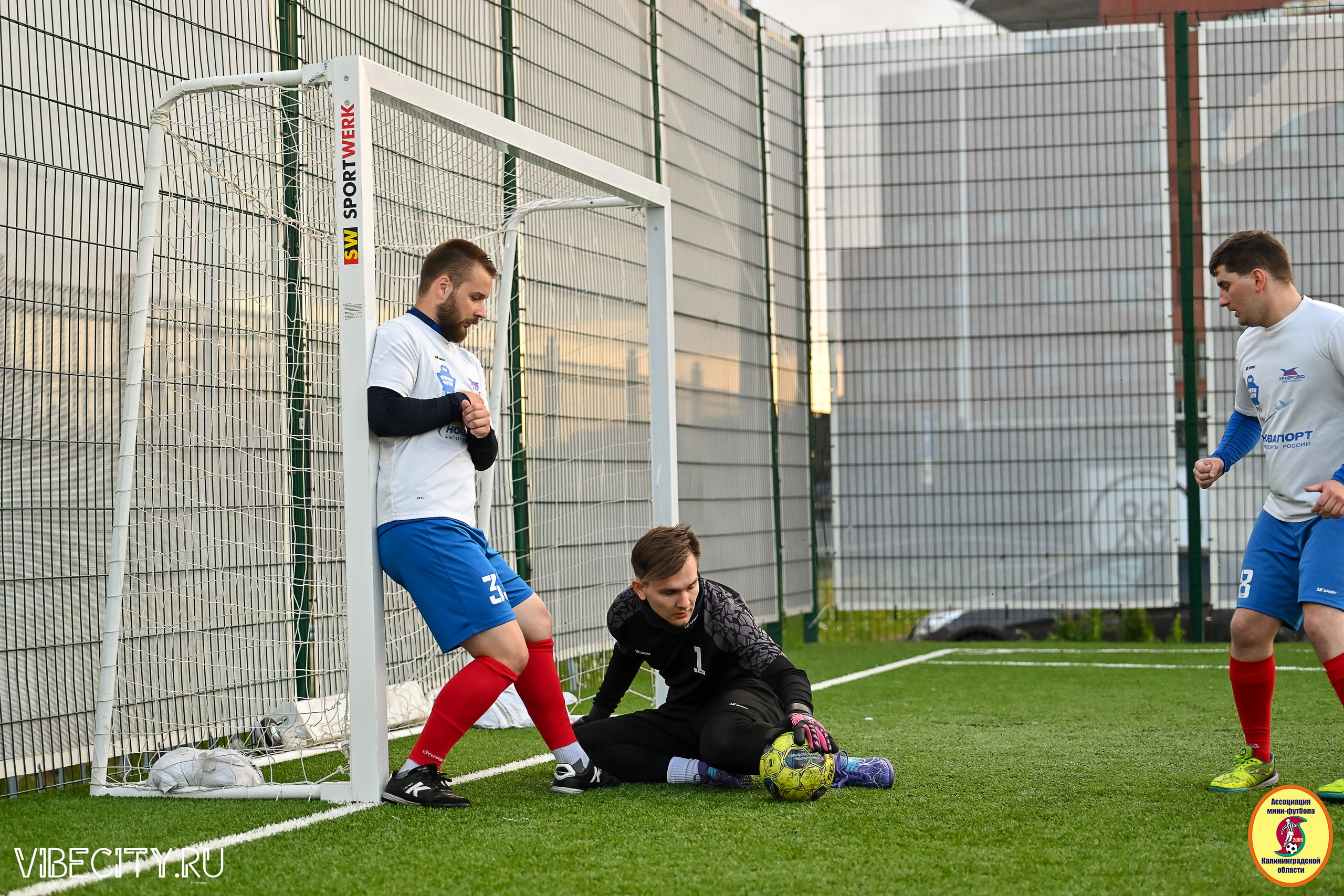 ИГРЫ МИНИ-ФУТБОЛЬНОЙ И КОРПОРАТИВНОЙ ЛИГИ. VIBECITY.RU Вайб Сити Ру Фоторепортажи Фотоотчеты Калининград