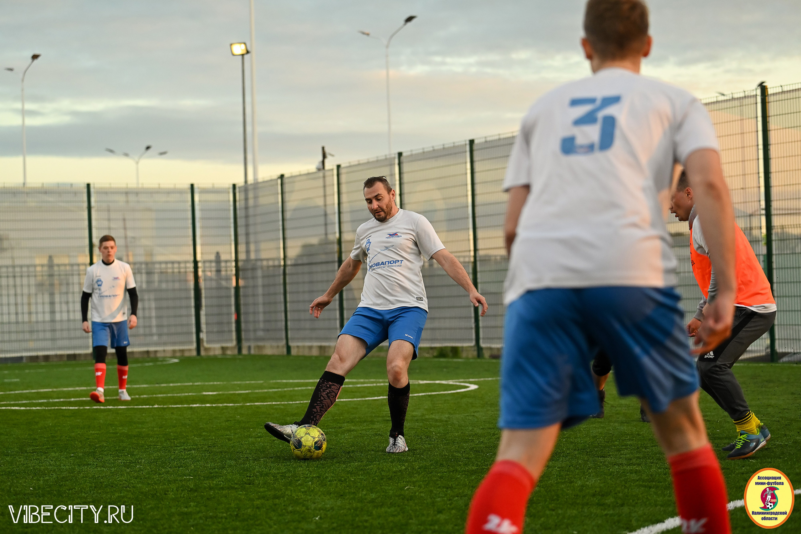 ИГРЫ МИНИ-ФУТБОЛЬНОЙ И КОРПОРАТИВНОЙ ЛИГИ. VIBECITY.RU Вайб Сити Ру Фоторепортажи Фотоотчеты Калининград