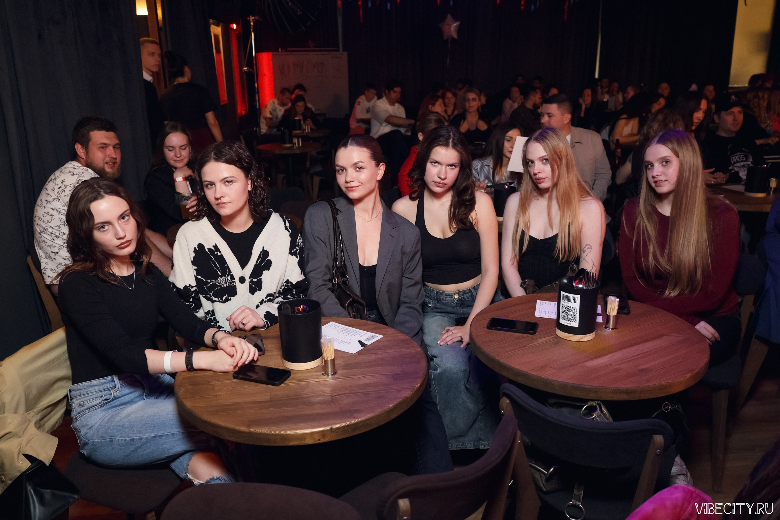 Стендап клуб Локация. VIBECITY.RU Вайб Сити Ру Фоторепортажи Фотоотчеты Калининград