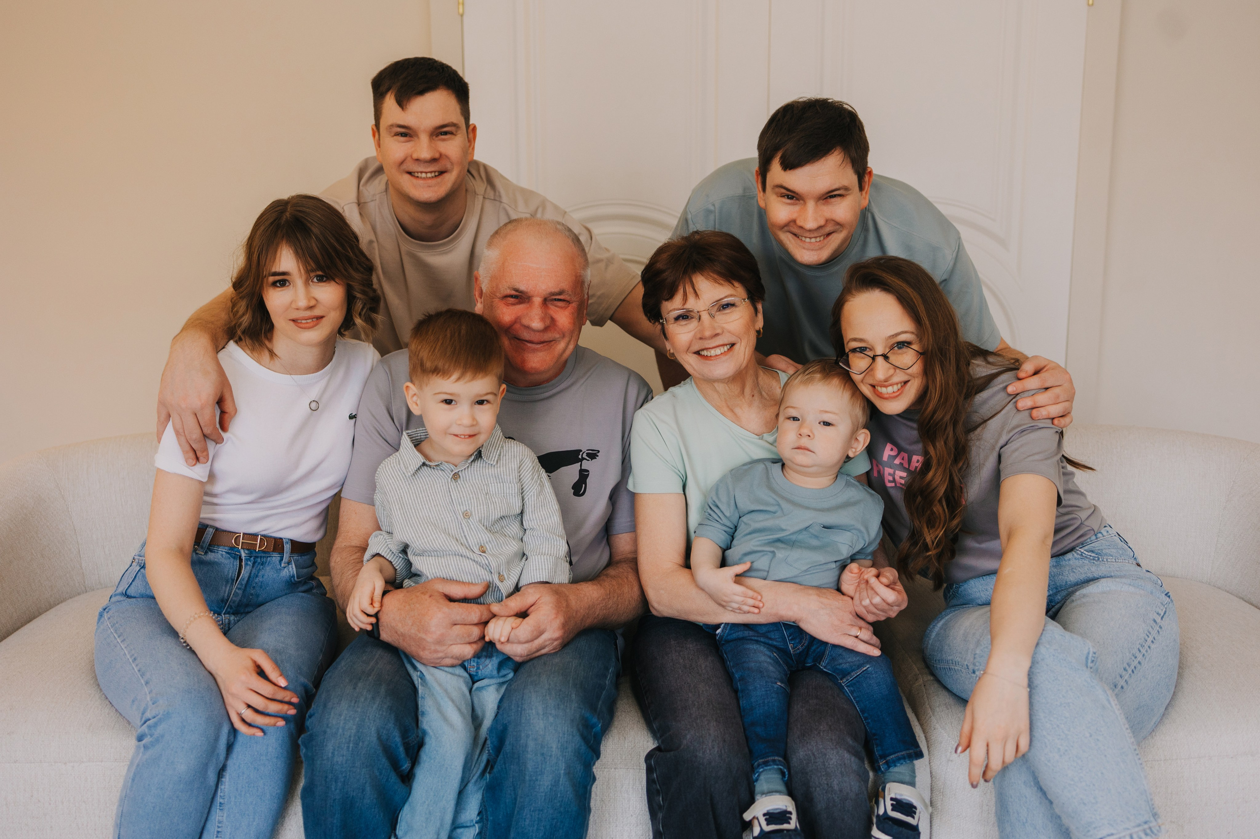 Большая семья. Домашняя фотосессия