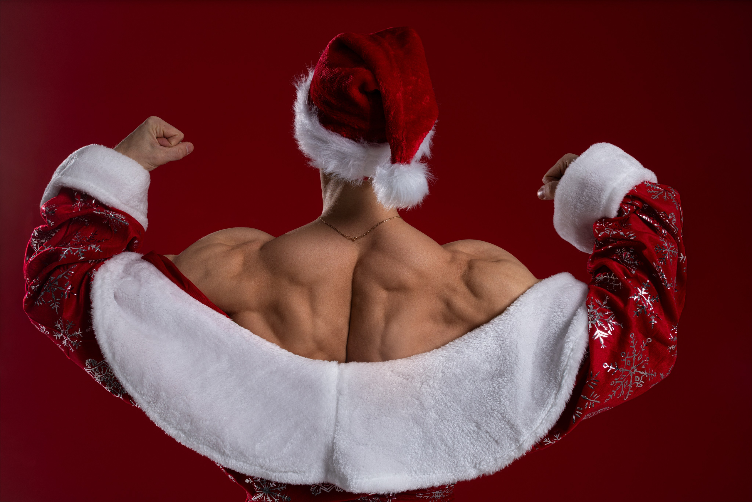 Новогодняя спортивная фотосессиия в студии в костюме деда мороза в Воронеже