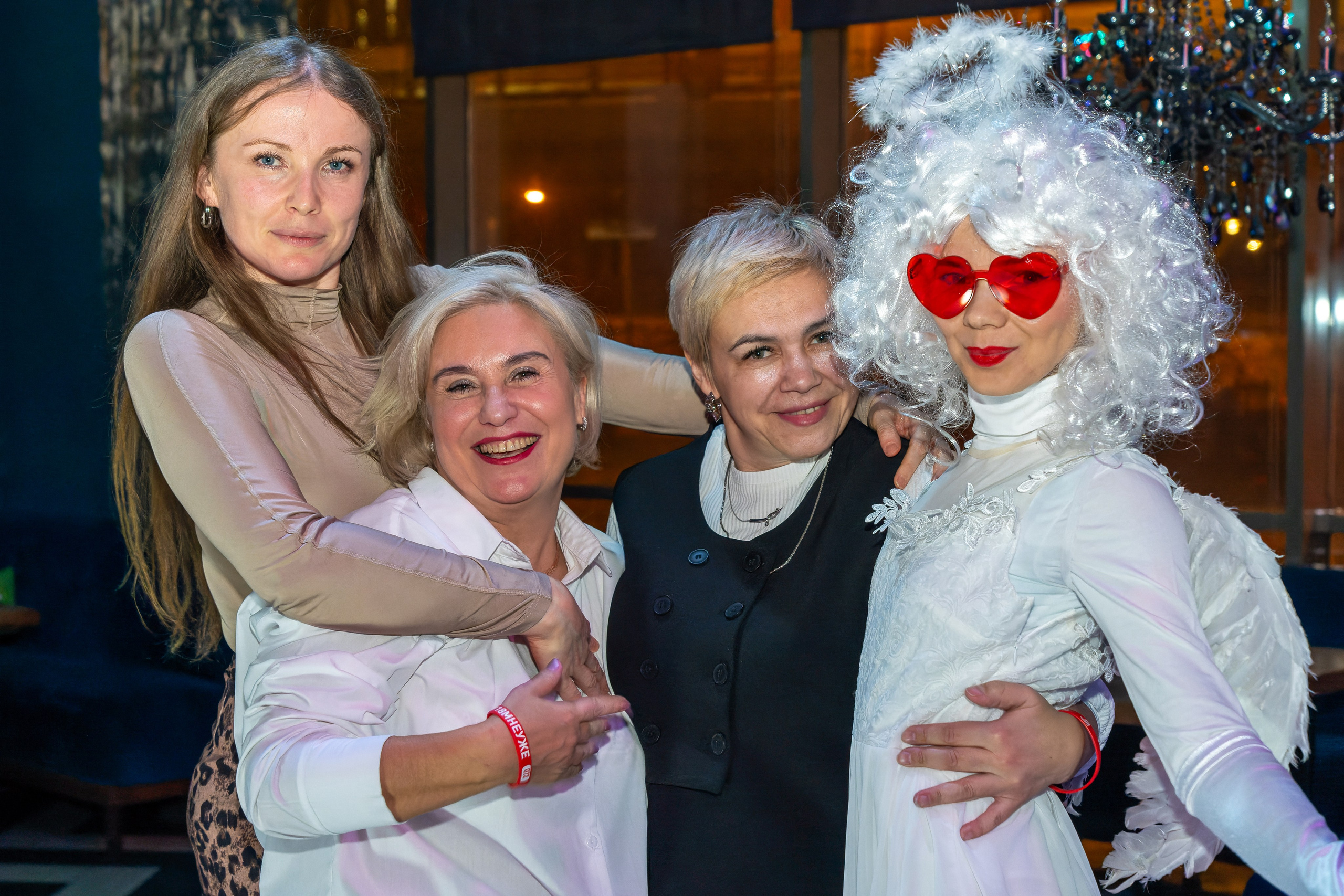 Съёмка в клубе, бар руки вверх, клубная фотосессия. «Студия DRONAVT`s» — видеосъёмка и фотография г. Москва