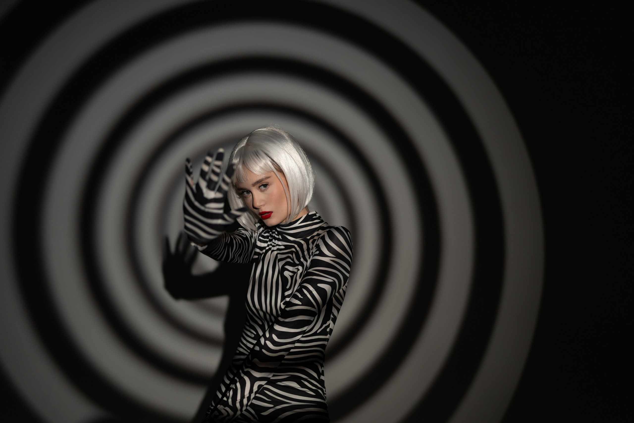 На однотонном фоне. Евгений Щетников Фотограф-Тюмень