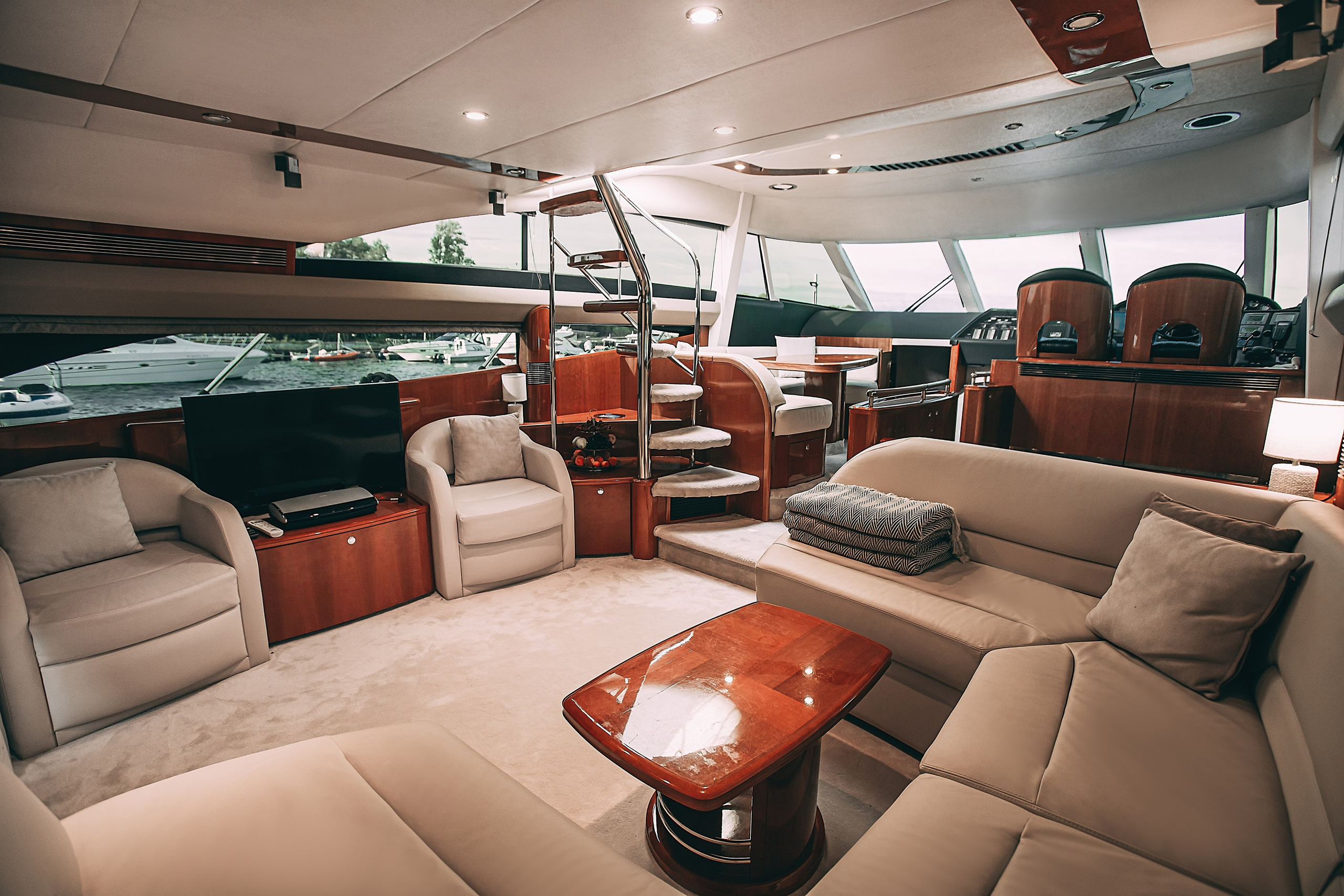 Яхта Princess 57 Esperanza. SPB Rent Boats|аренда катеров и теплоходов