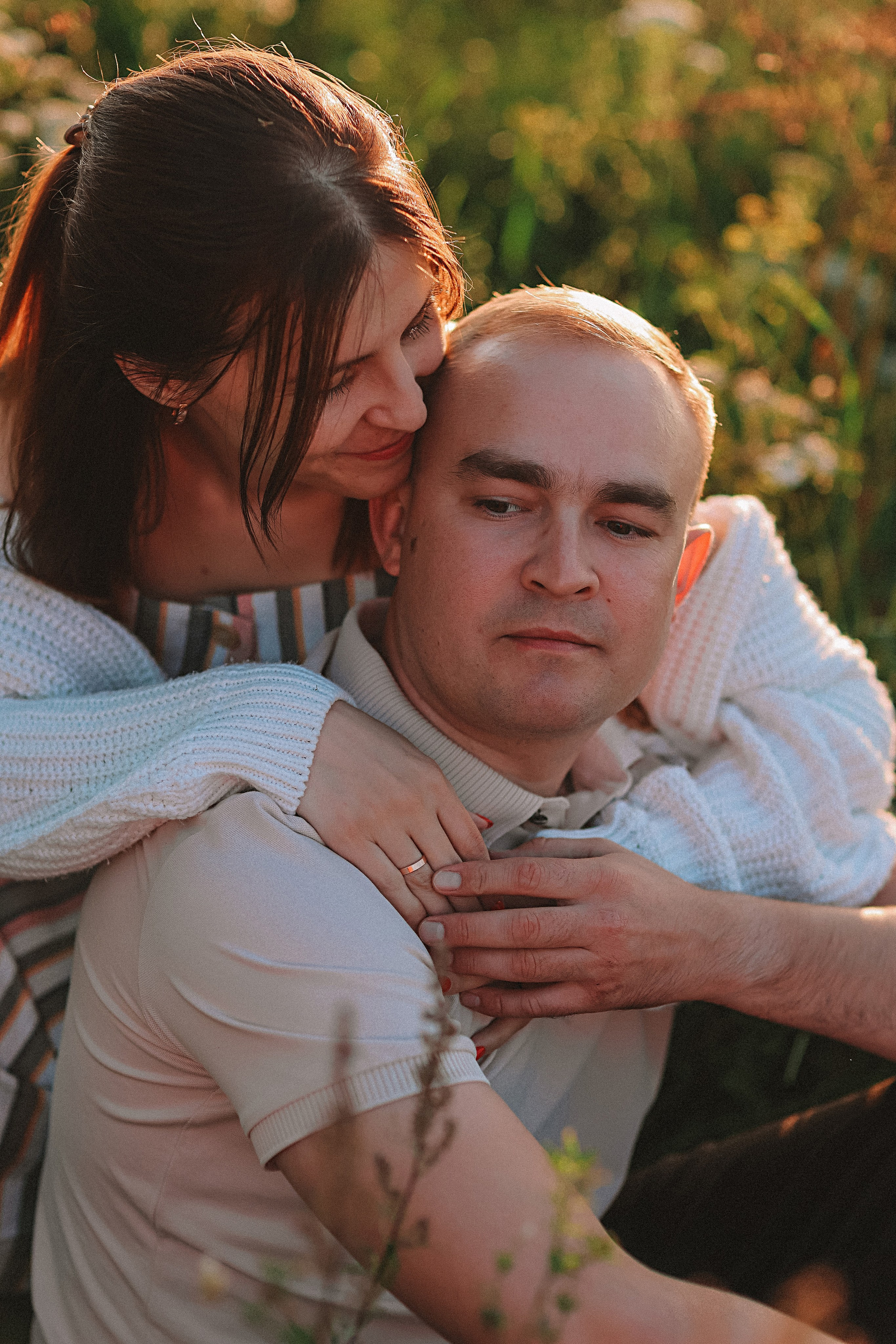 Поле love story на закате. Семейный фотограф Тюмень, фотограф на роды Салмина Мария