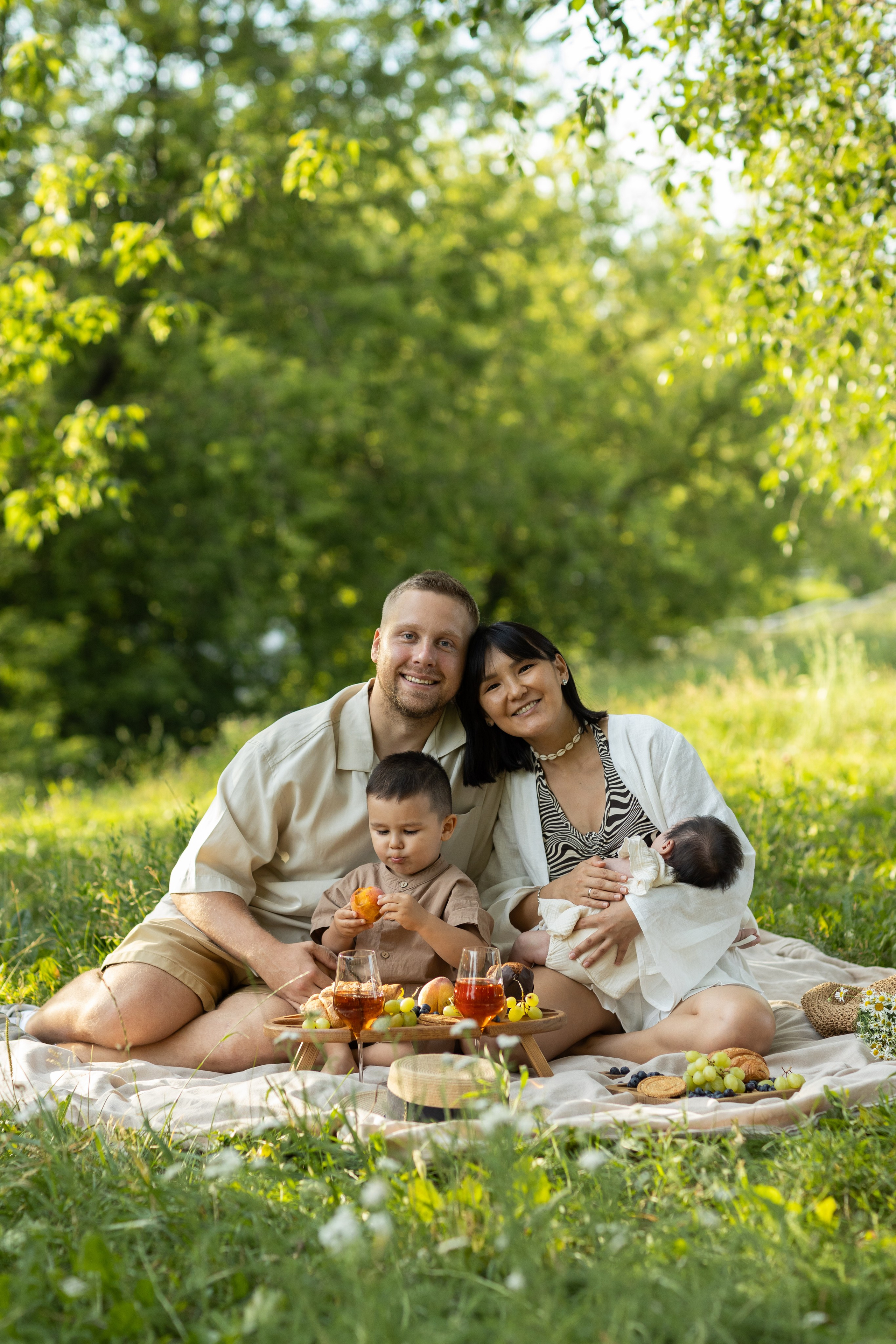 1 месяц Саше — летний пикник в парке. Семейный и детский фотограф в Москве Олеся Маркина
