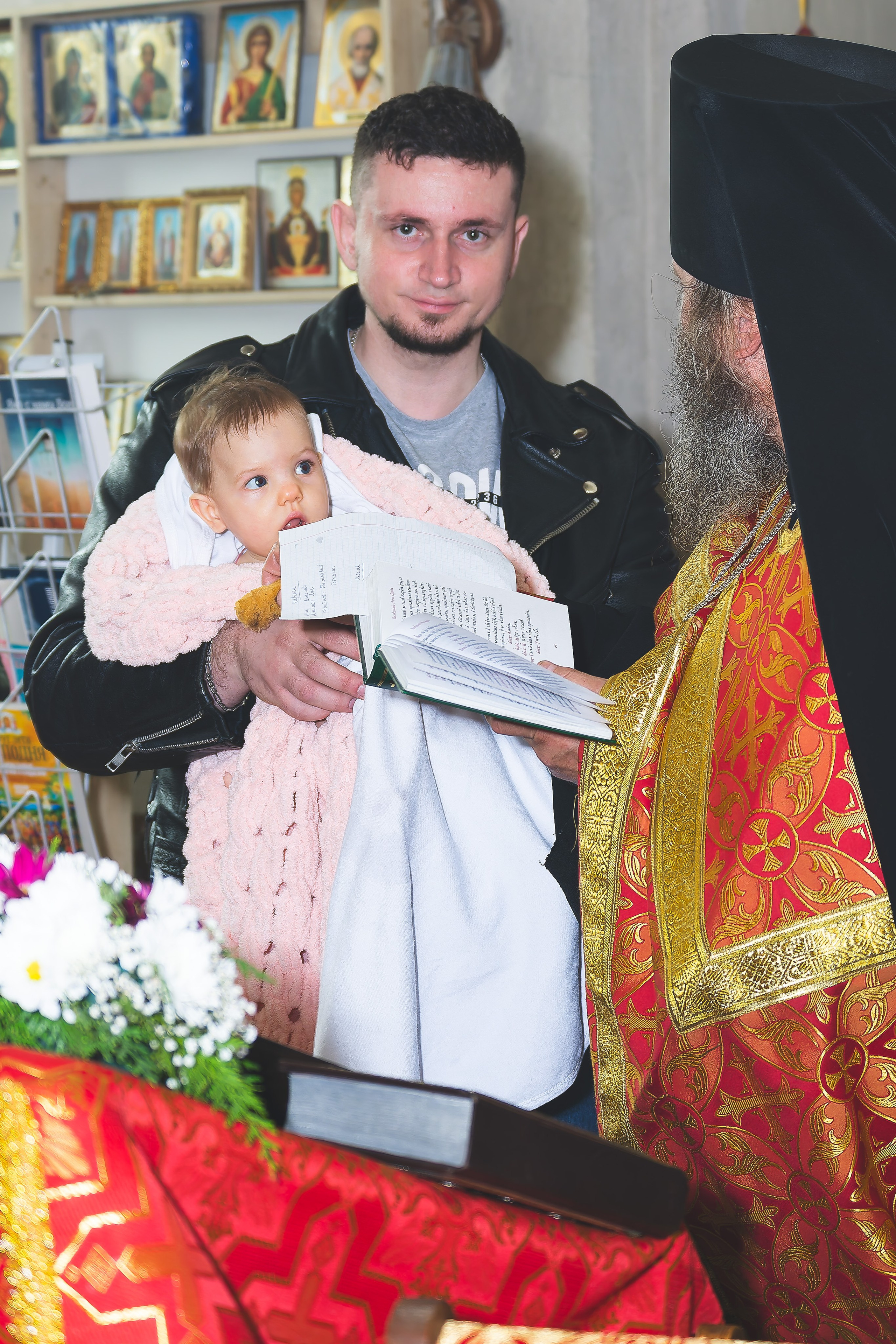 Крещение Ксении в храме Рождества Пресвятой Богородицы д. Щербинино. Фотограф Евгений Егоров