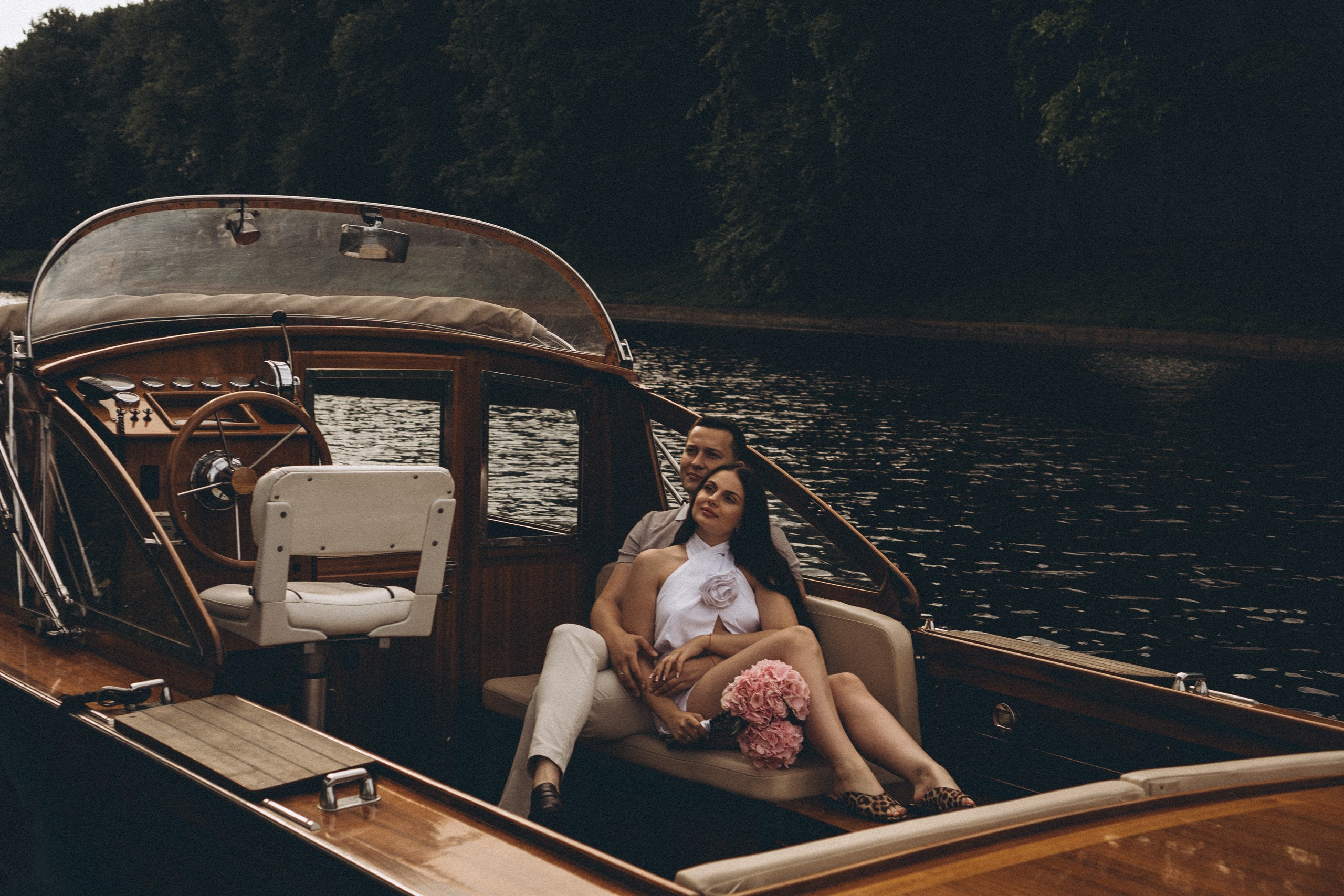 СВАДЕНБНАЯ СЬЕМКА НА КАТЕРЕ ПО КАНАЛАМ САНКТ-ПЕТЕРБУРГА И В АКВАТОРИИ НЕВЫ. Профессиональный фотограф, Санкт-Петербург — Виктория Богомолова