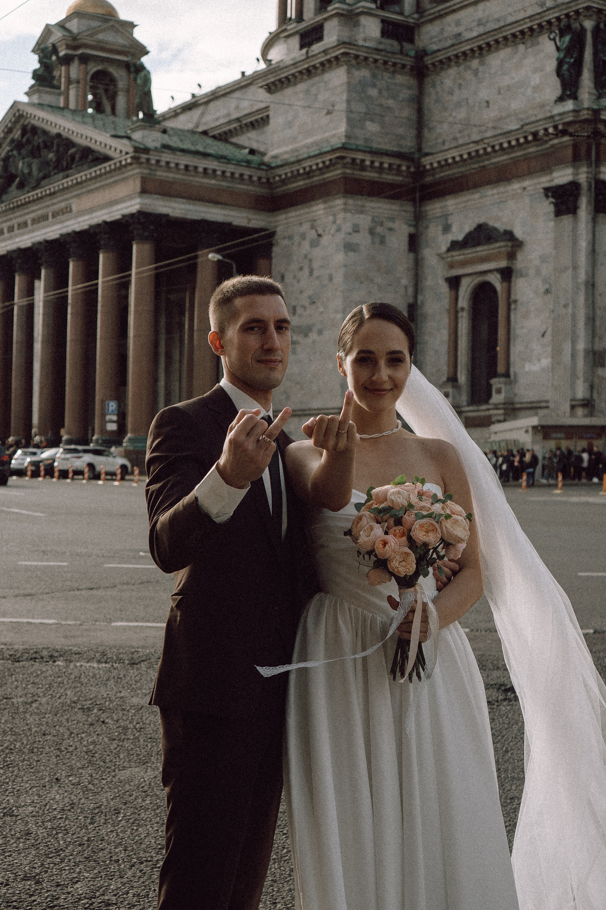 СВАДЕБНАЯ ПРОГУЛКА В САНТК-ПЕТЕРБУРГЕ (ИСАКИЕВСКИЙ СОБОР, ЗИМНЯЯ КАНАВКА, ЭРМИТАЖ И БОЛЬШАЯ МОРСКАЯ УЛИЦА). Профессиональный фотограф, Санкт-Петербург — Виктория Богомолова
