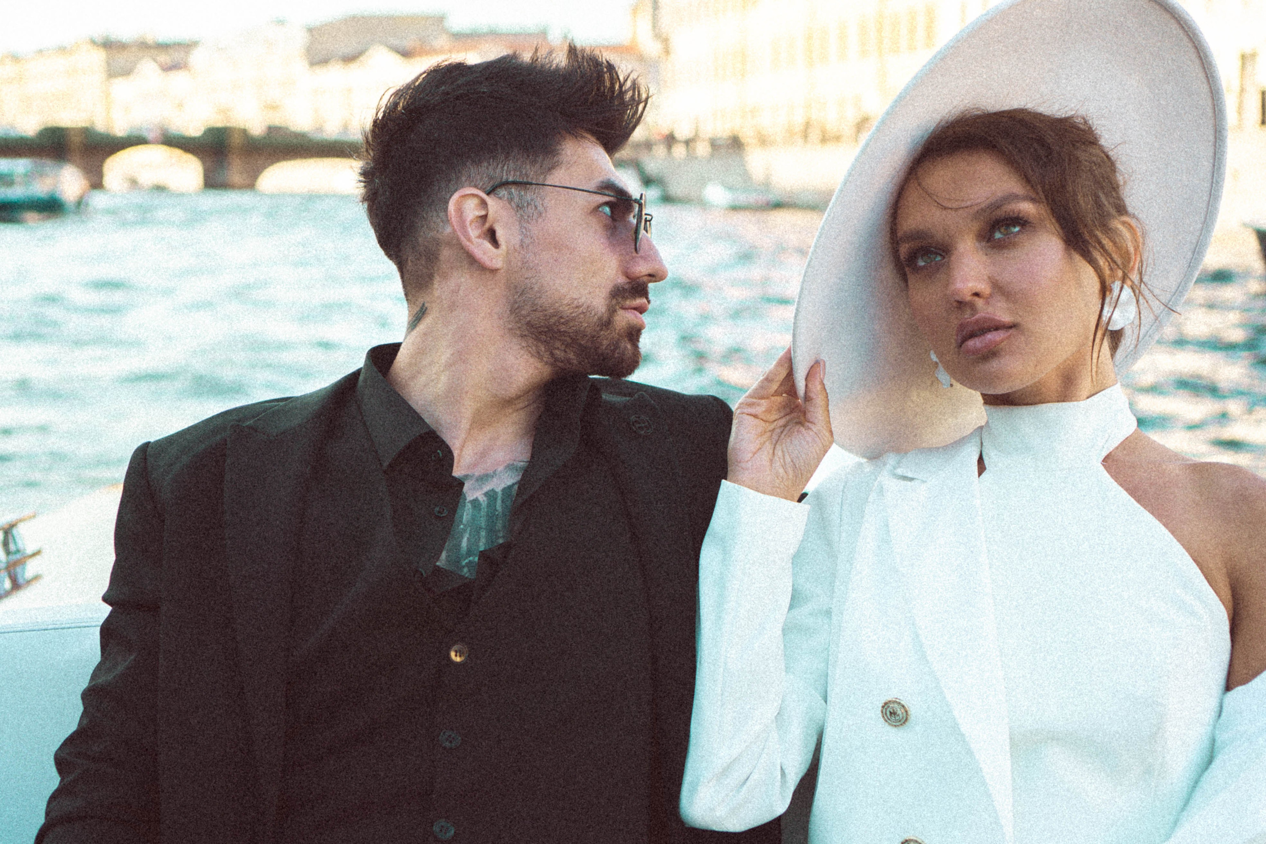 СВАДЕНБНАЯ СЬЕМКА НА КАТЕРЕ ПО КАНАЛАМ САНКТ-ПЕТЕРБУРГА И В АКВАТОРИИ НЕВЫ. Профессиональный фотограф, Санкт-Петербург — Виктория Богомолова