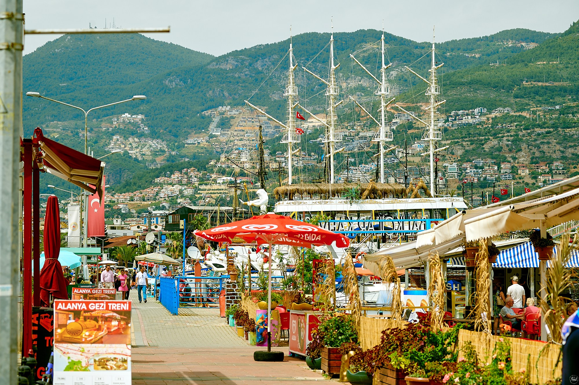 Alanya, Türkiye. May 2024. Фотографии отовсюду и обо всем