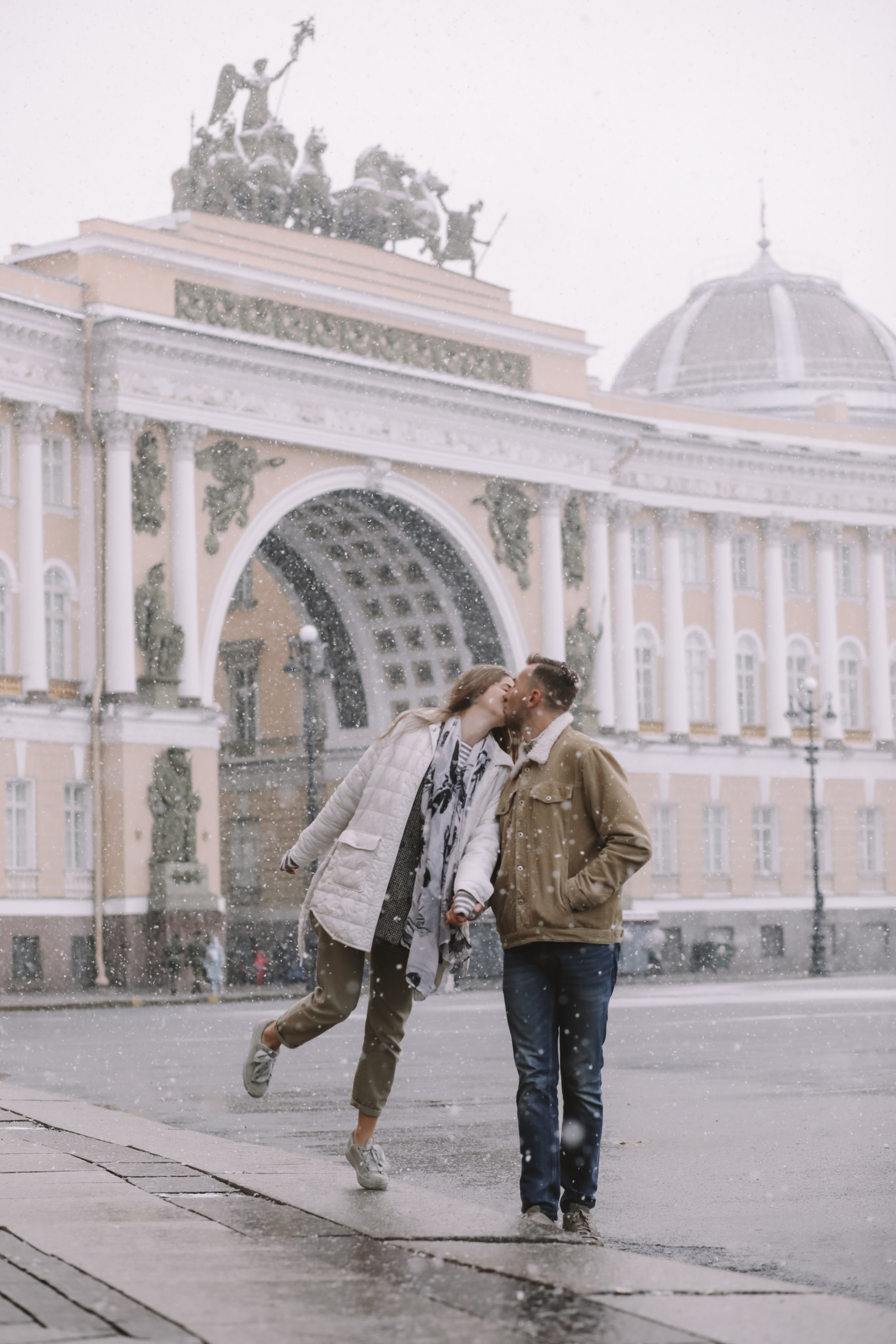 Фотопрогулка по Дворцовой площади под первым снегом, в Санкт-Петербурге. Фотограф в Санкт-Петербурге Разиля Идиятуллина