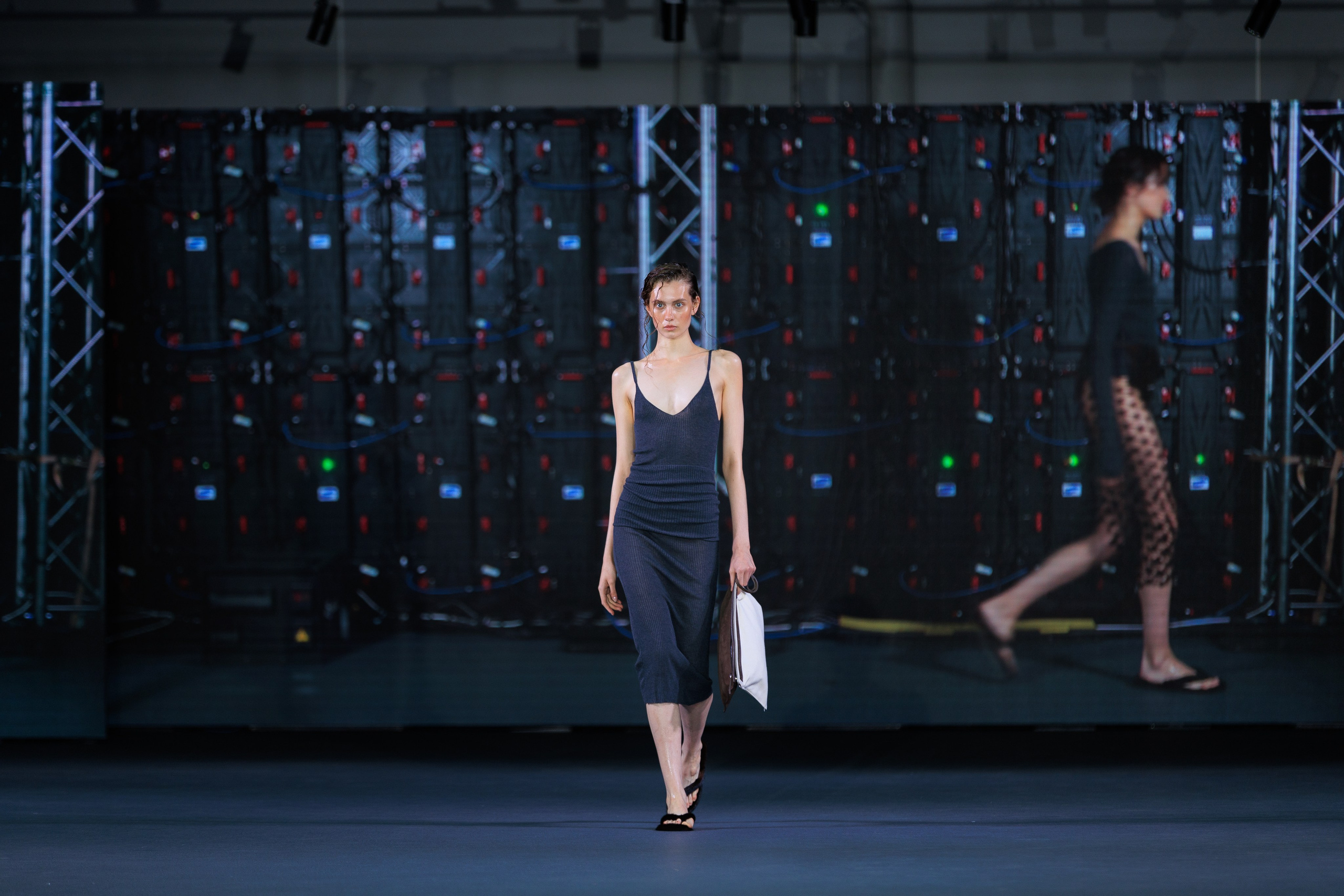 Фотограф для модного показа. Контент для бизнеса в Екатеринбурге Полдень Медиа