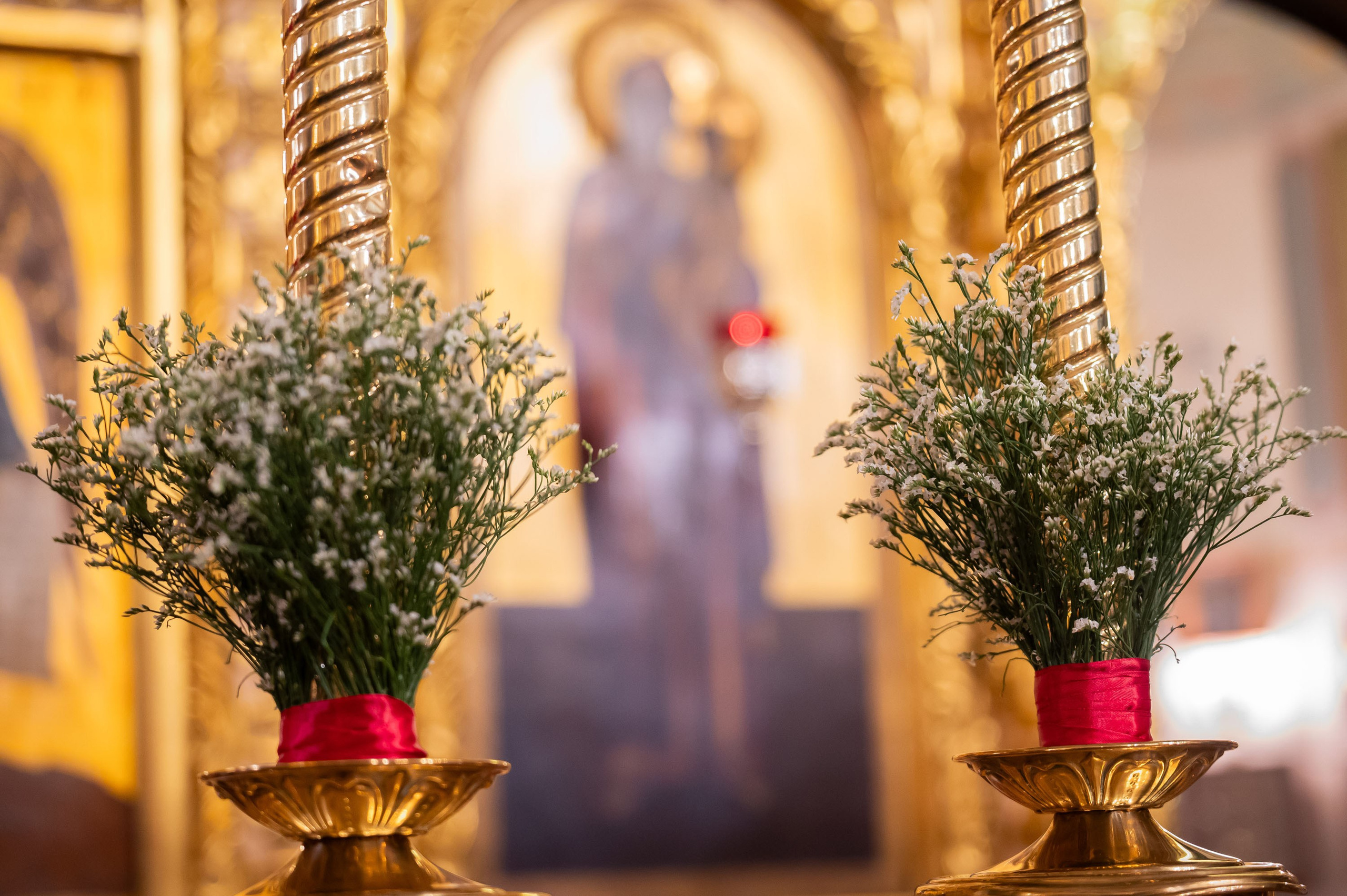 Храм Преображения Господня в Богородском. Цветы на Пасху. Антон и Татьяна Денисенко — В храме