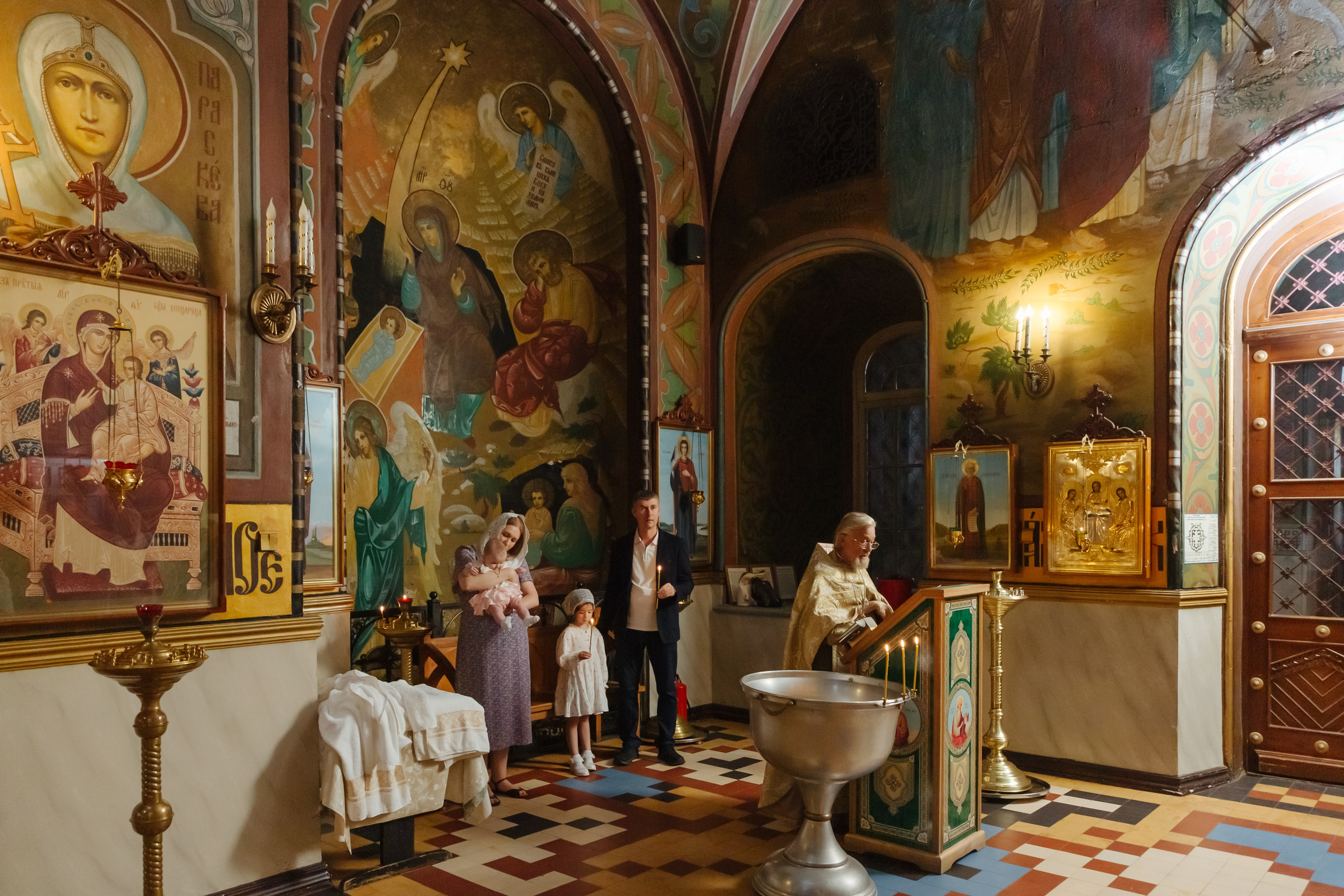 Крещение Собор Петра и Павла, г. Петергоф. Фотограф на крещение в Санкт Петербурге